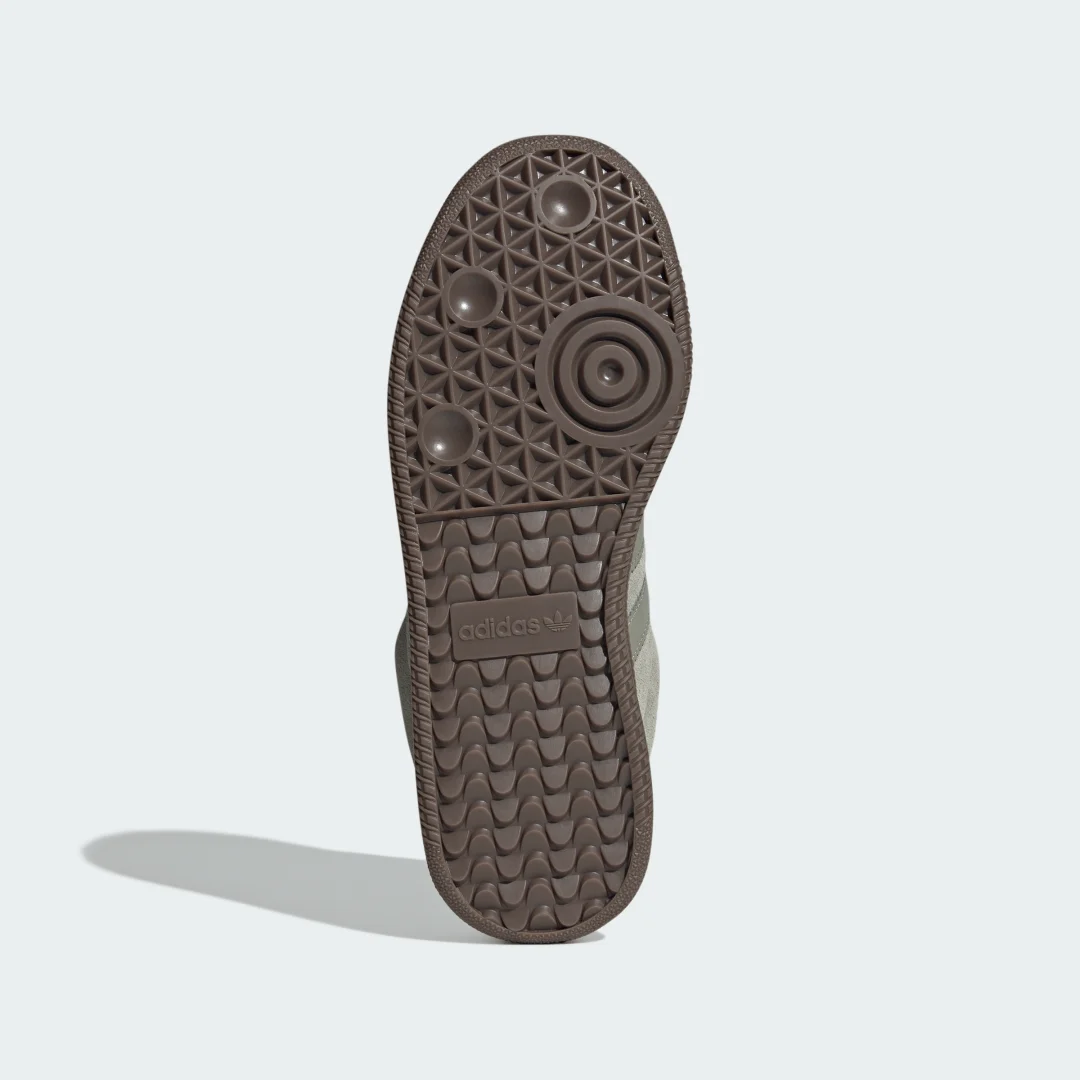 Detalle de Zapatilla Samba XLG de Adidas: una opción casual para el día a día
