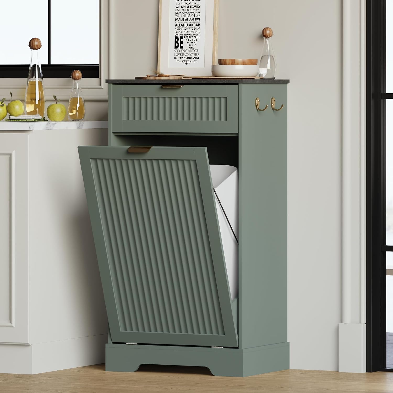 Detalle de METOTI HLG186-GR-02 Tilt-Out Trash Cabinet, 13-Gallon, Green