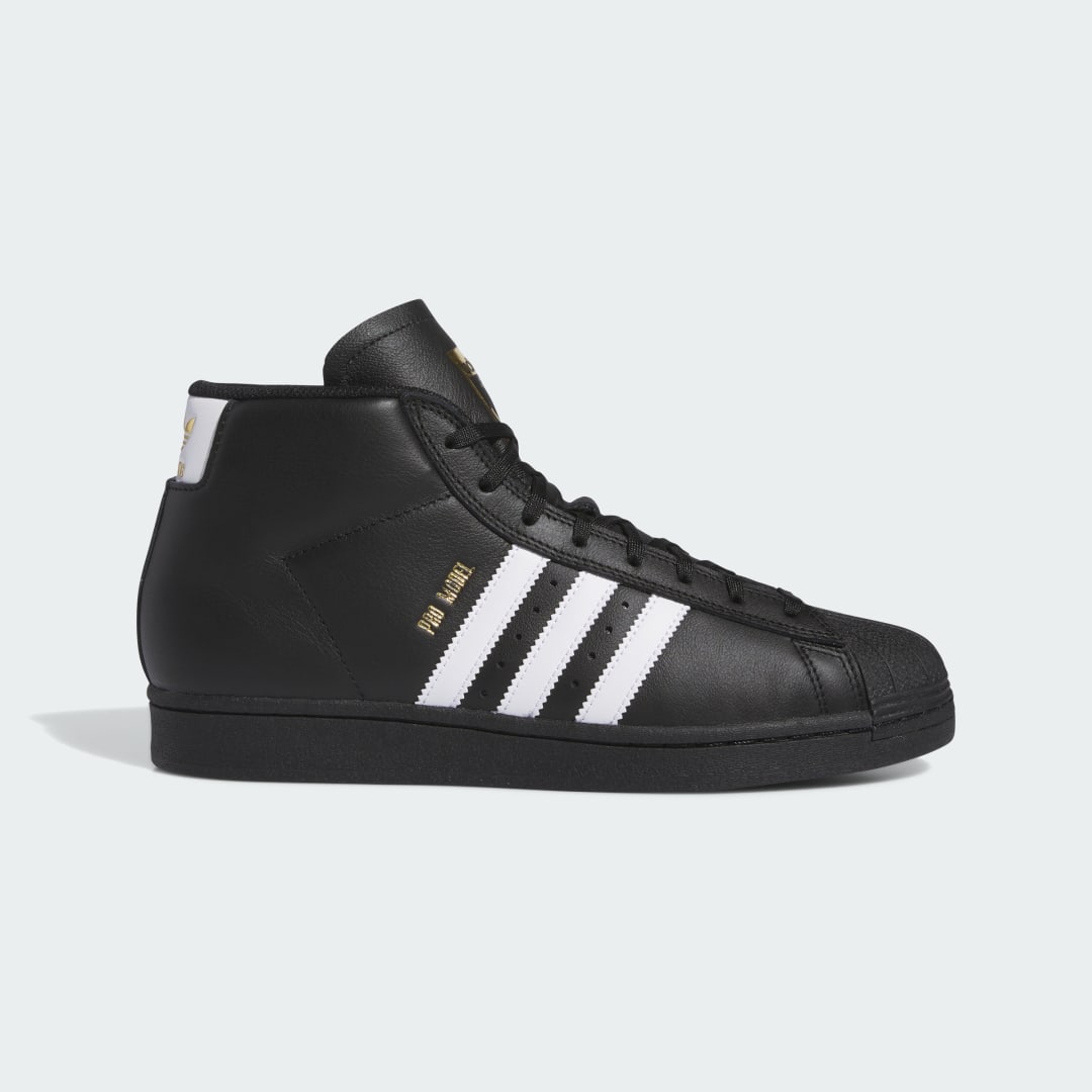 Detalle de Zapatilla Pro Model ADV de Adidas: versión negra para uso diario y skate urbano