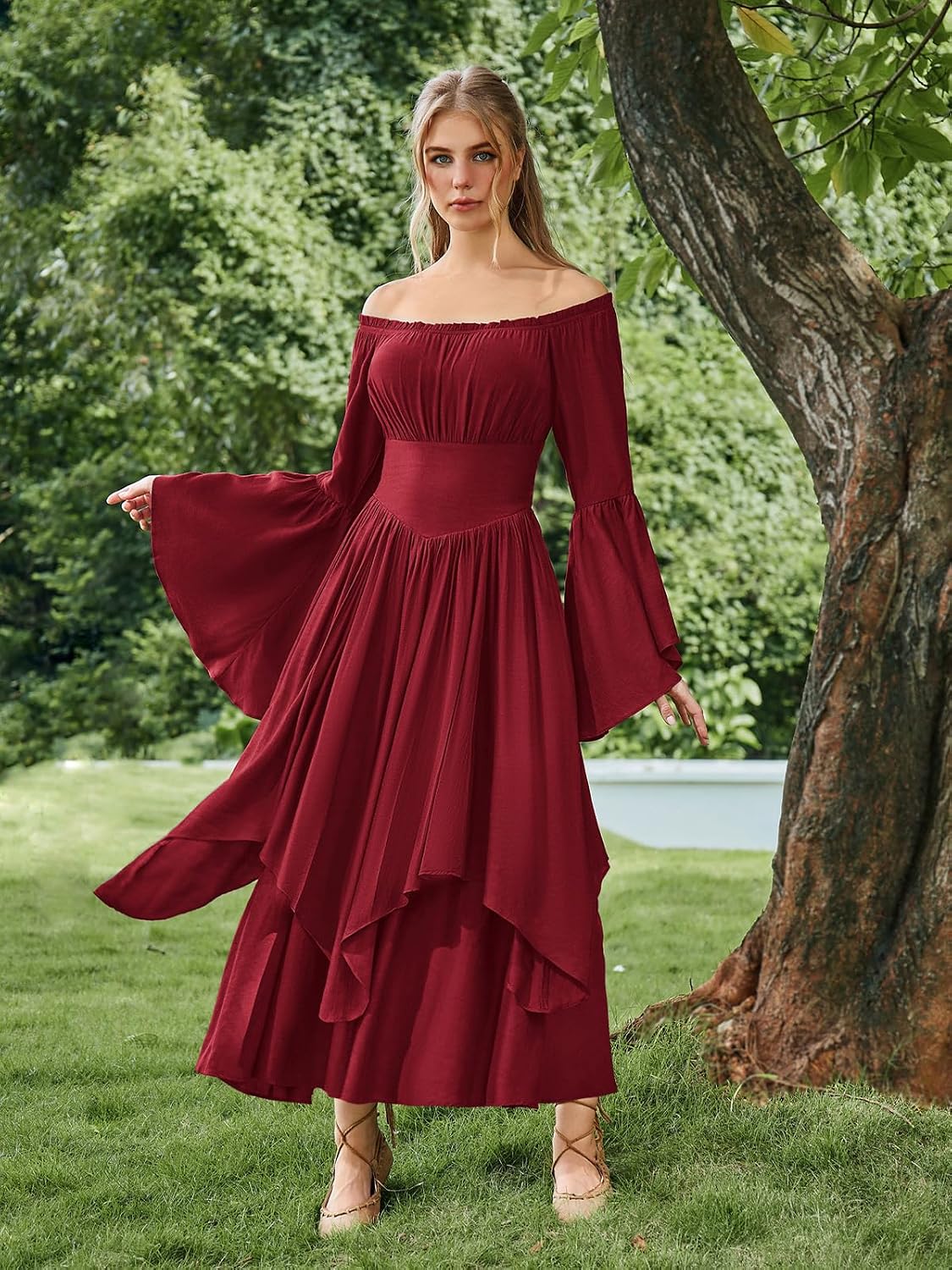 Detalle 2 de Scarlet Darkness Renaissance Costume Dress