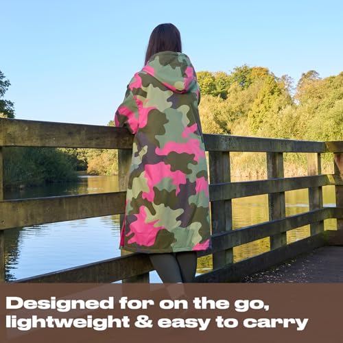 Thumbnail 5 de OHS Drying Robe Adult Womens: Camouflage Waterproof Changing Robe with Hood, Pockets & Fleece Lining (Green/Pink) – S/M