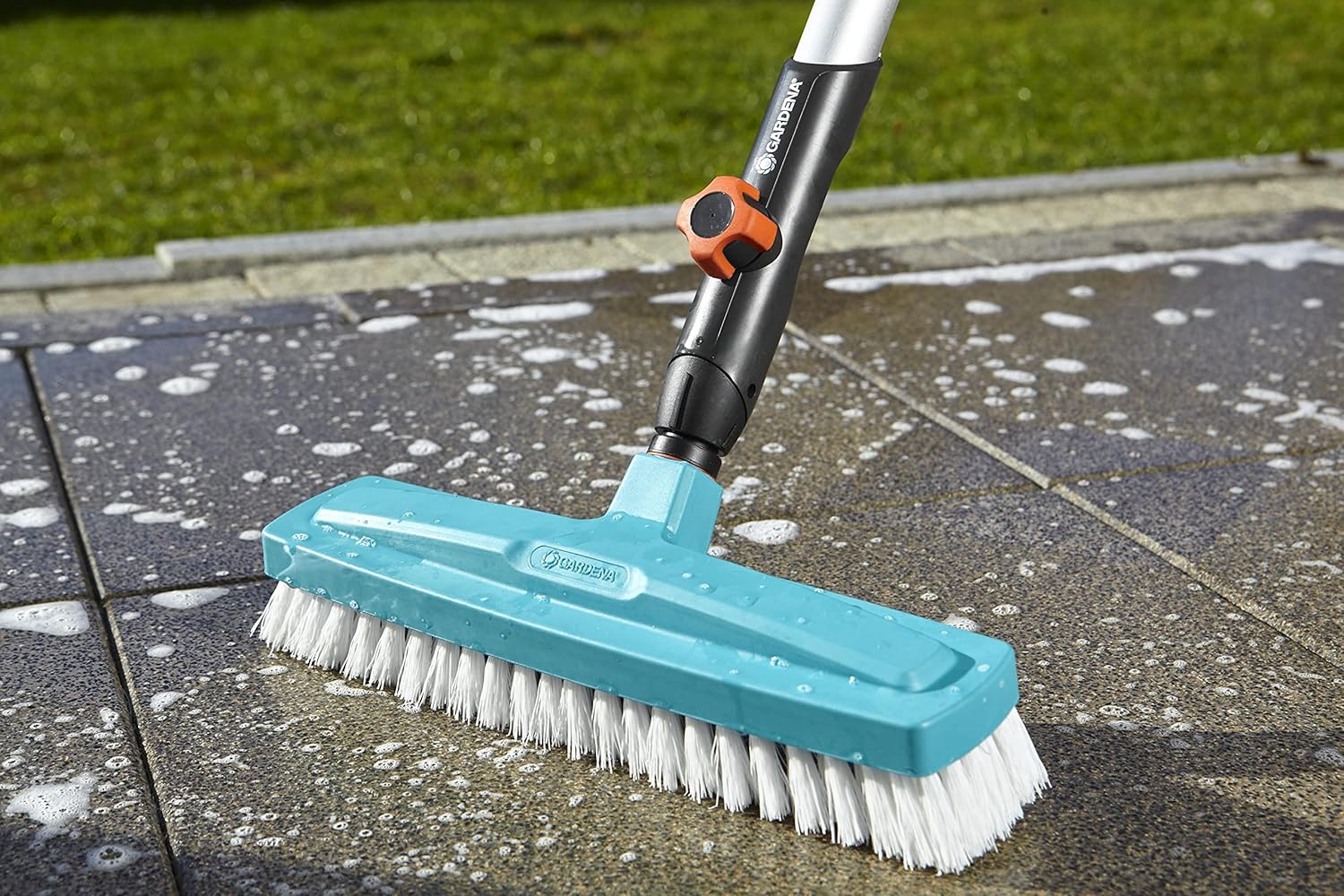 Thumbnail 3 de GARDENA combisystem-Schrubber 30 cm (3639-20) – möbelschonender Schrubber mit hochelastischem Polypropylen