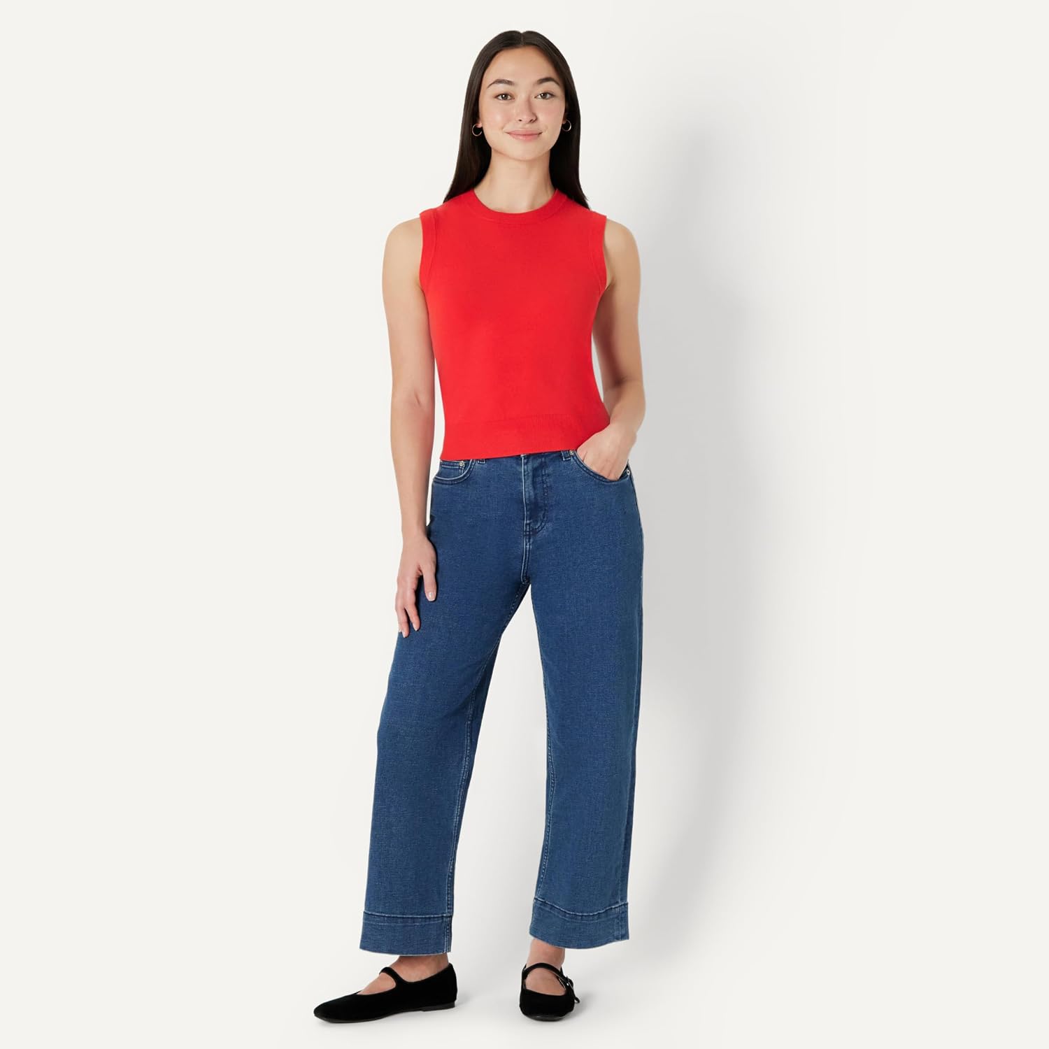 Detalle de Amazon Essentials Women's Regular-Fit Crew Neck Knitted Vest