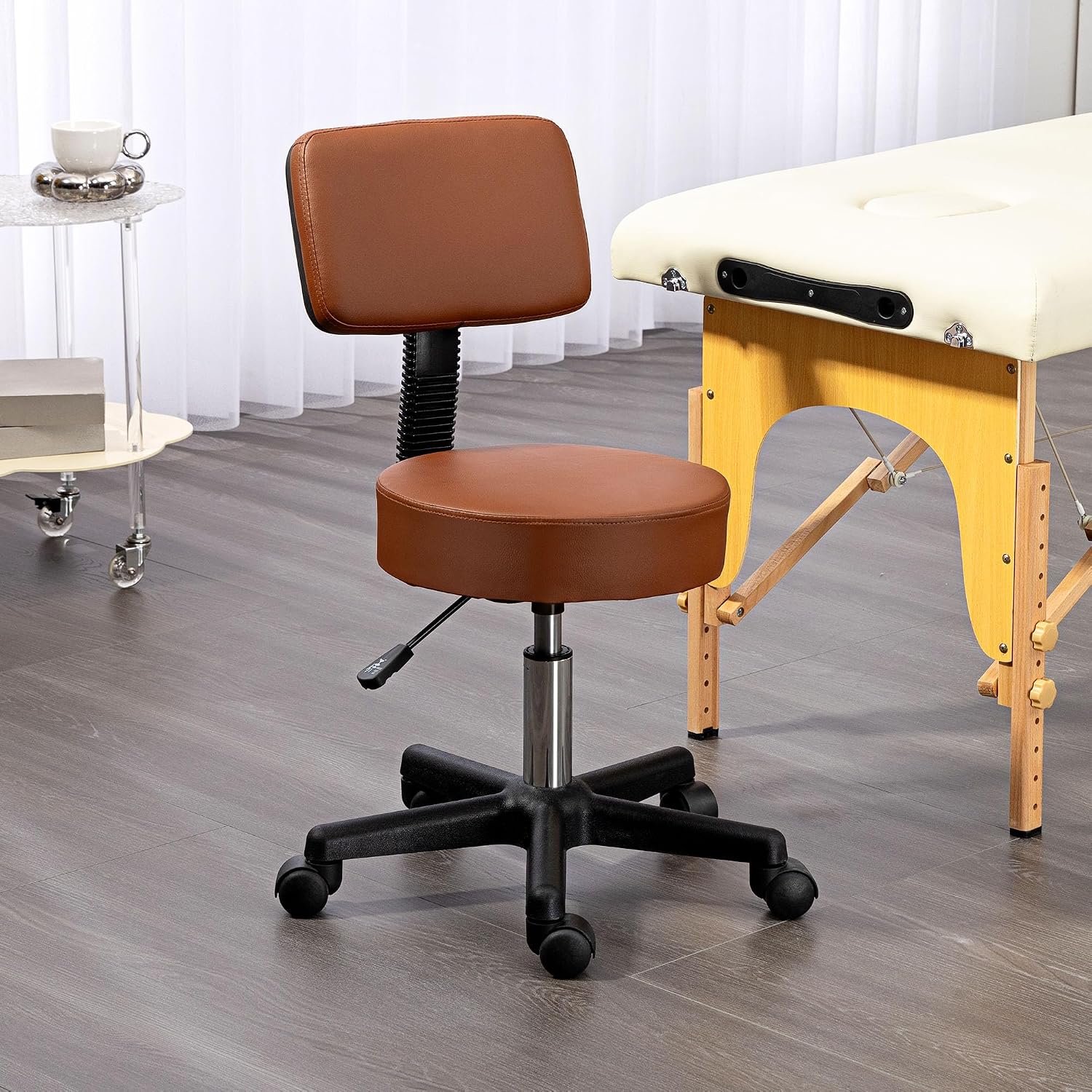 Detalle 2 de HOMCOM 503-023V70BN Salon Stool with Padded Back, 5 Wheels, Brown