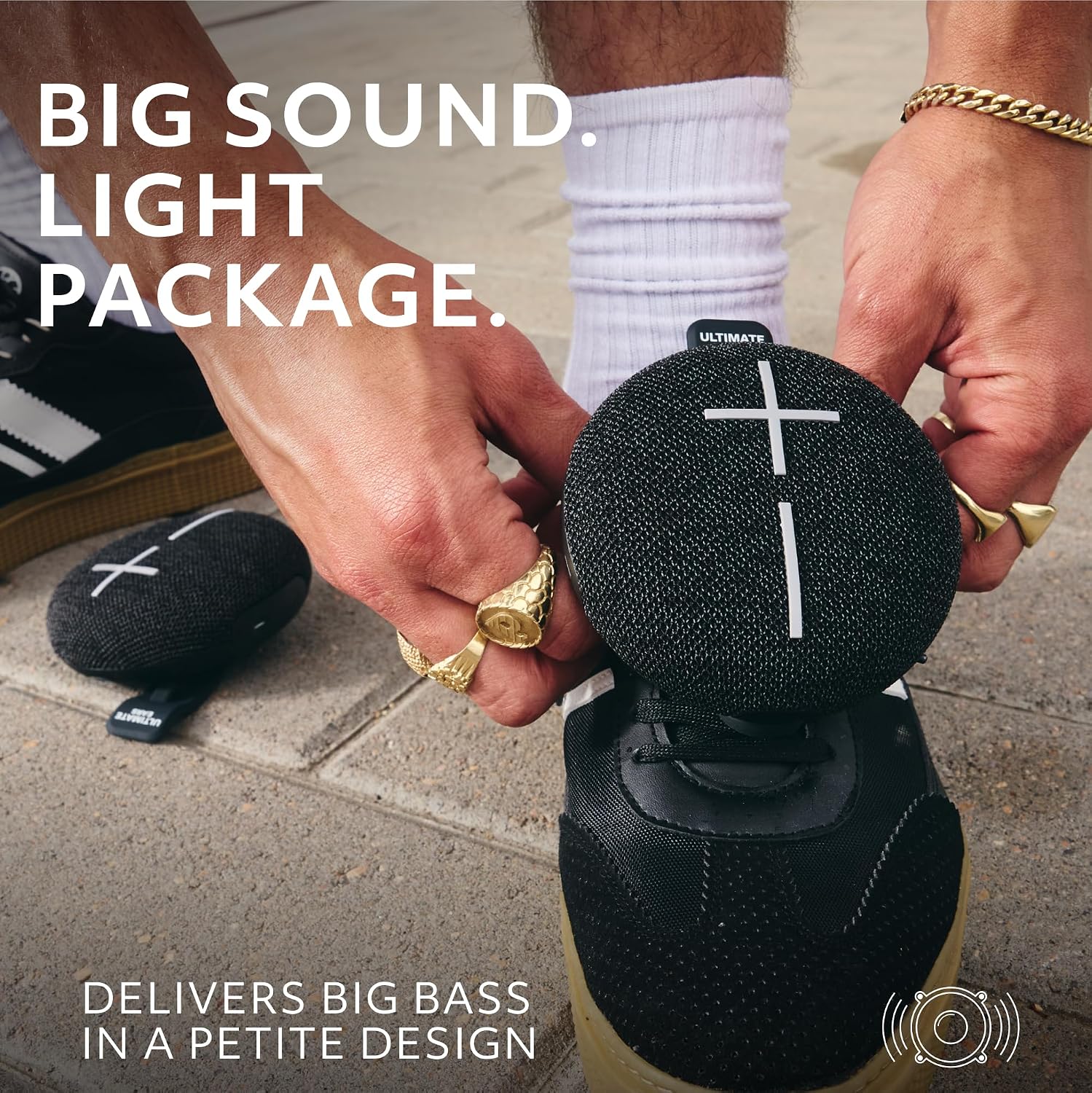 Detalle 1 de Ultimate Ears MINIROLL Ultra-Portable Waterproof Bluetooth Speaker (Gentle Black) – IP67, big bass