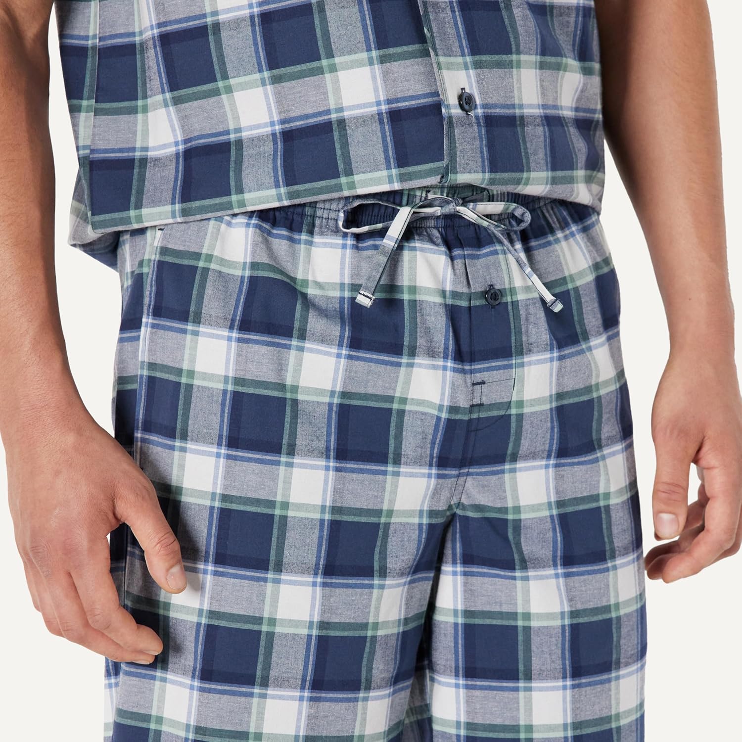 Thumbnail 3 de Amazon Essentials Men’s Lightweight Woven Shorts Pyjama Set with Notch Collar and Button Loungewear