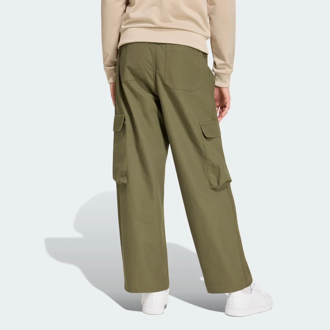 Detalle 2 de PANTALÓN CARGO OVERSIZED RIPSTOP de Adidas – color Verde