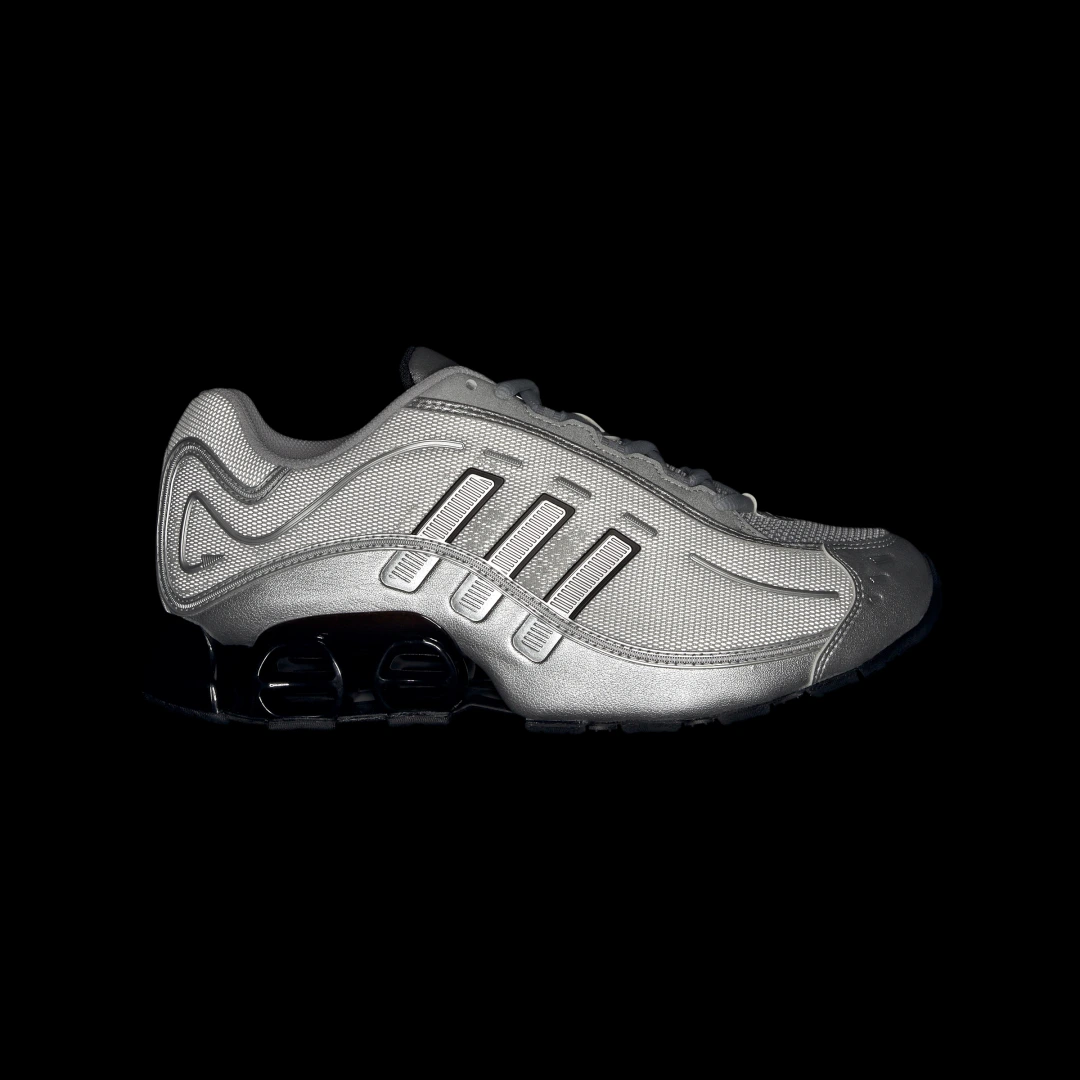 Detalle 2 de Zapatilla Megaride O1 de Adidas: plata sobrio para uso diario