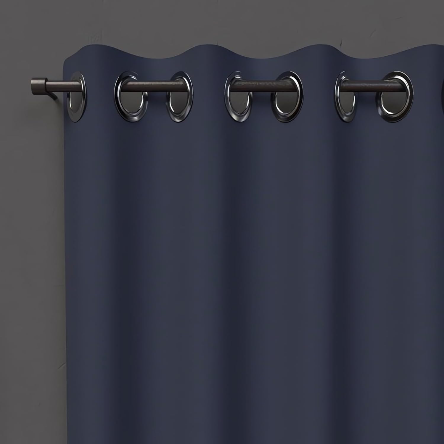 Rideau occultant Alix à œillets bleu marine en polyester, 135 x 250 cm