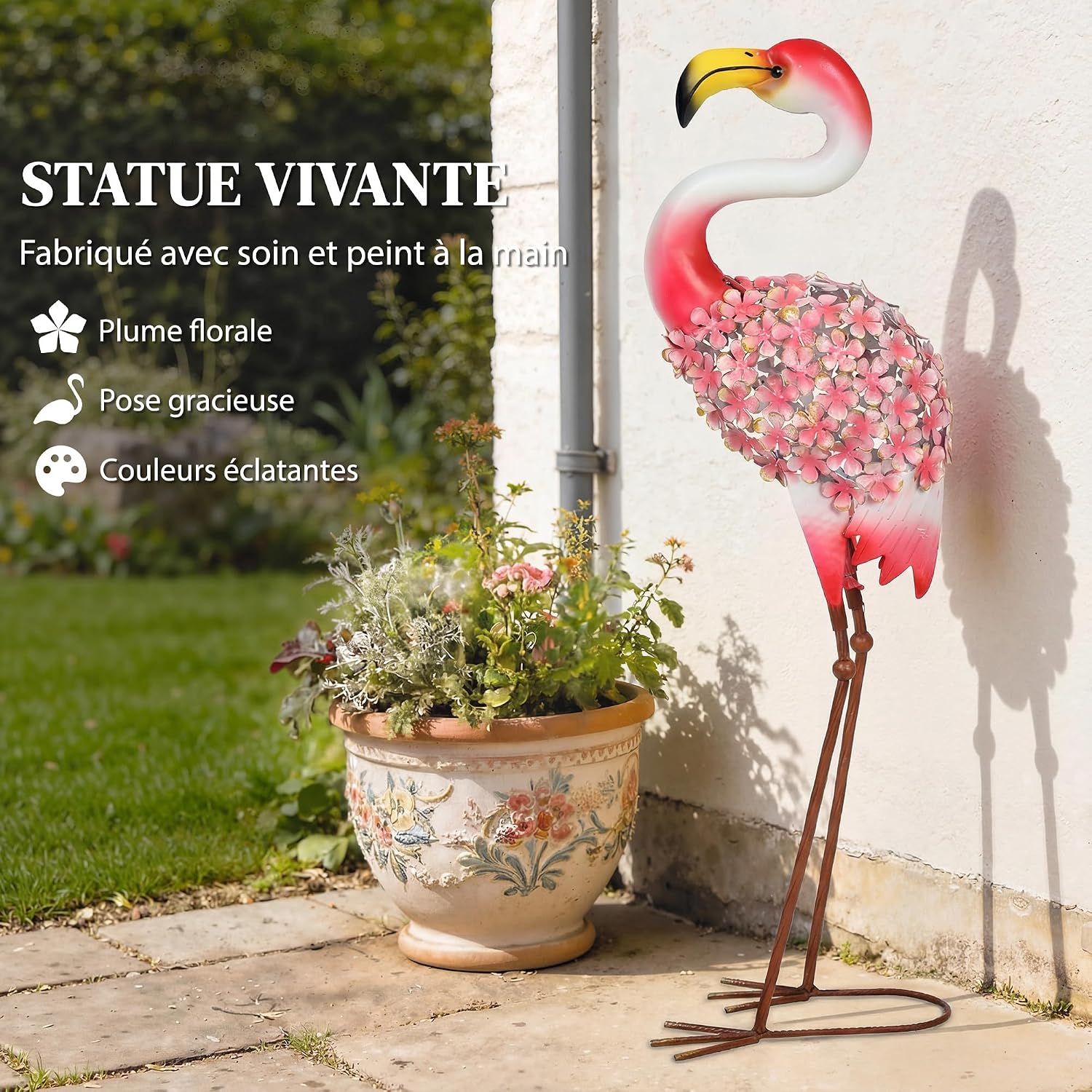 Detalle de Outsunny 84J-156V00MX metalen flamingo-tuinbeeld met bloemenmotief, rood