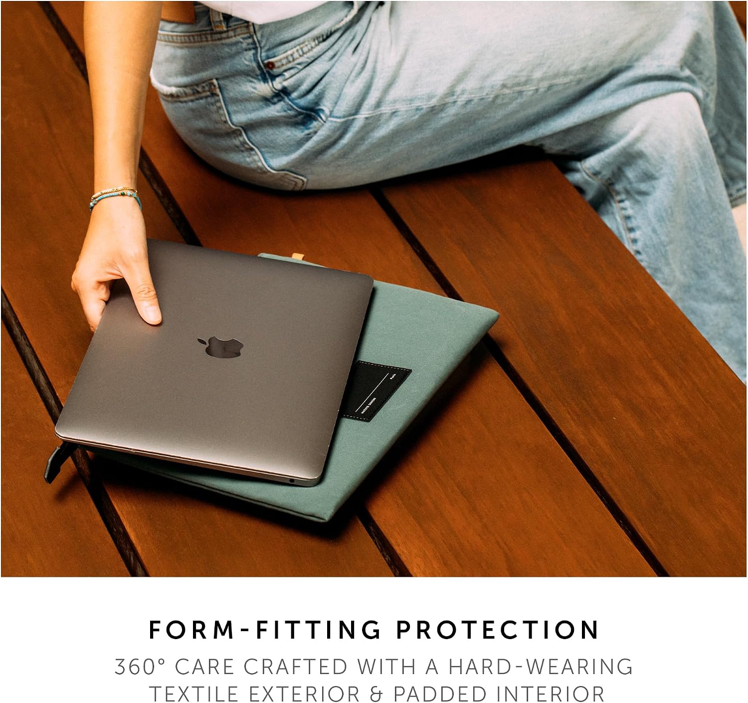 Detalle de Native Union W.F.A 13" MacBook Sleeve with 360-degree protection (recycled materials) – slim minimalist cover