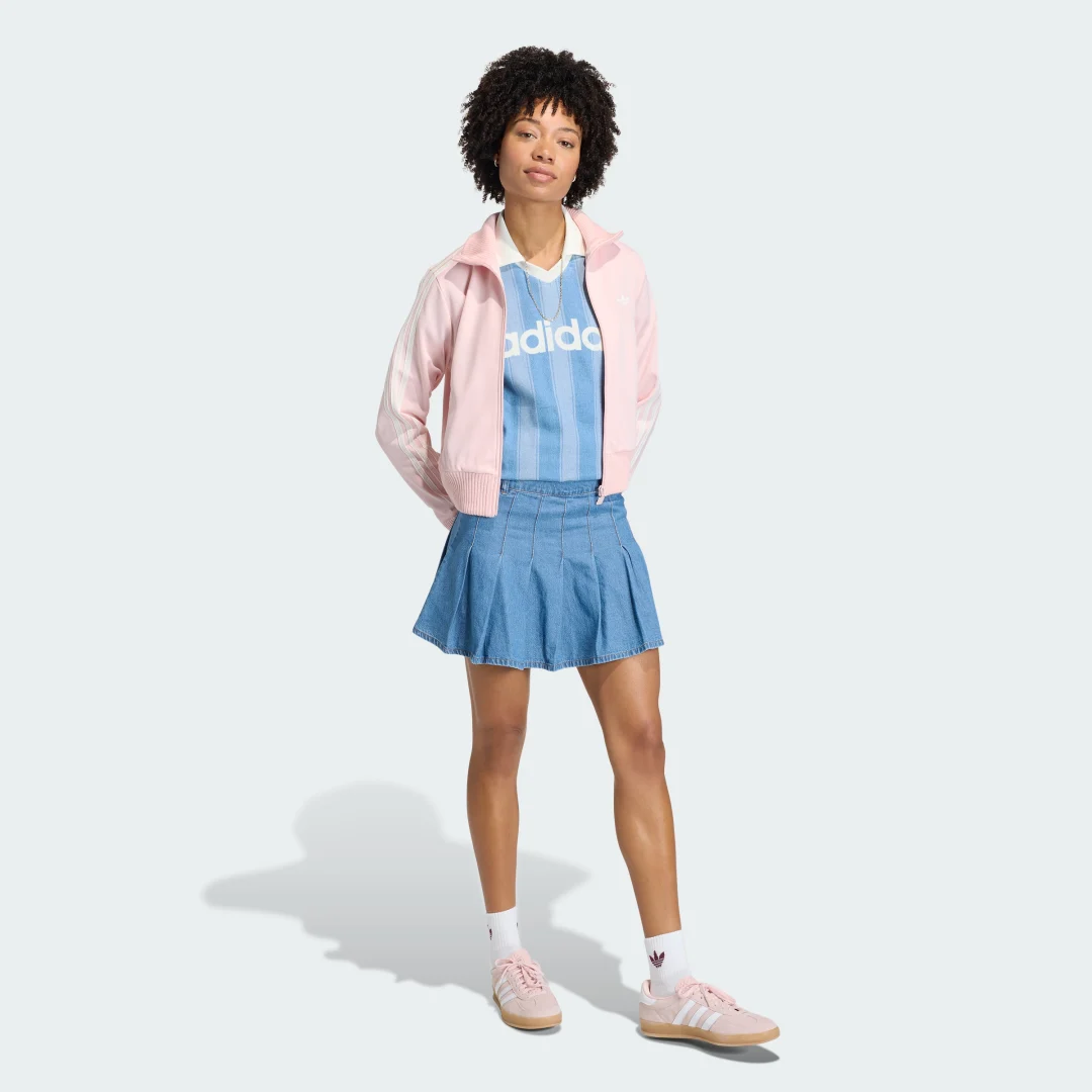 Detalle de SUDADERA FIREBIRD de Adidas con detalles de punto de ganchillo en rosa