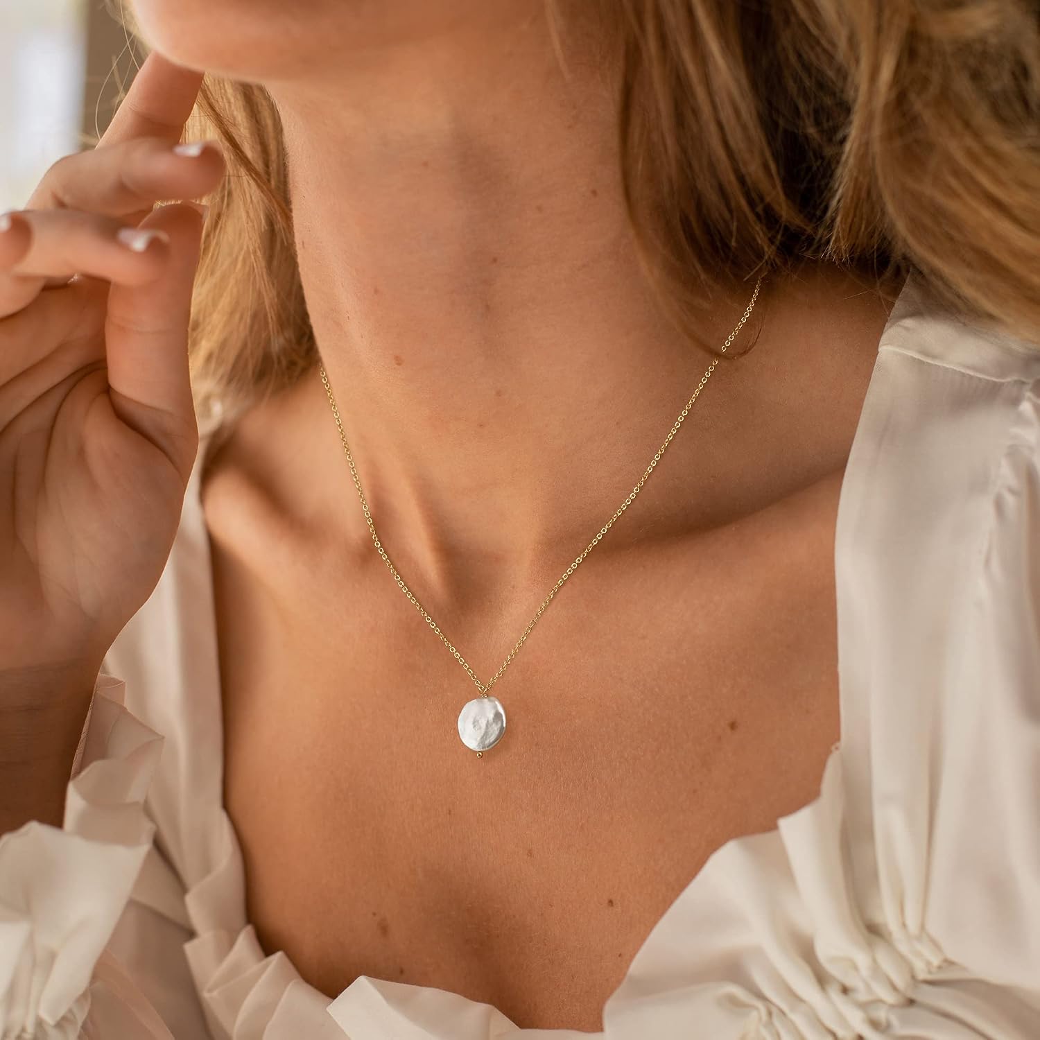 Detalle de Tewiky Pearl Necklace, 14K Gold-Plated