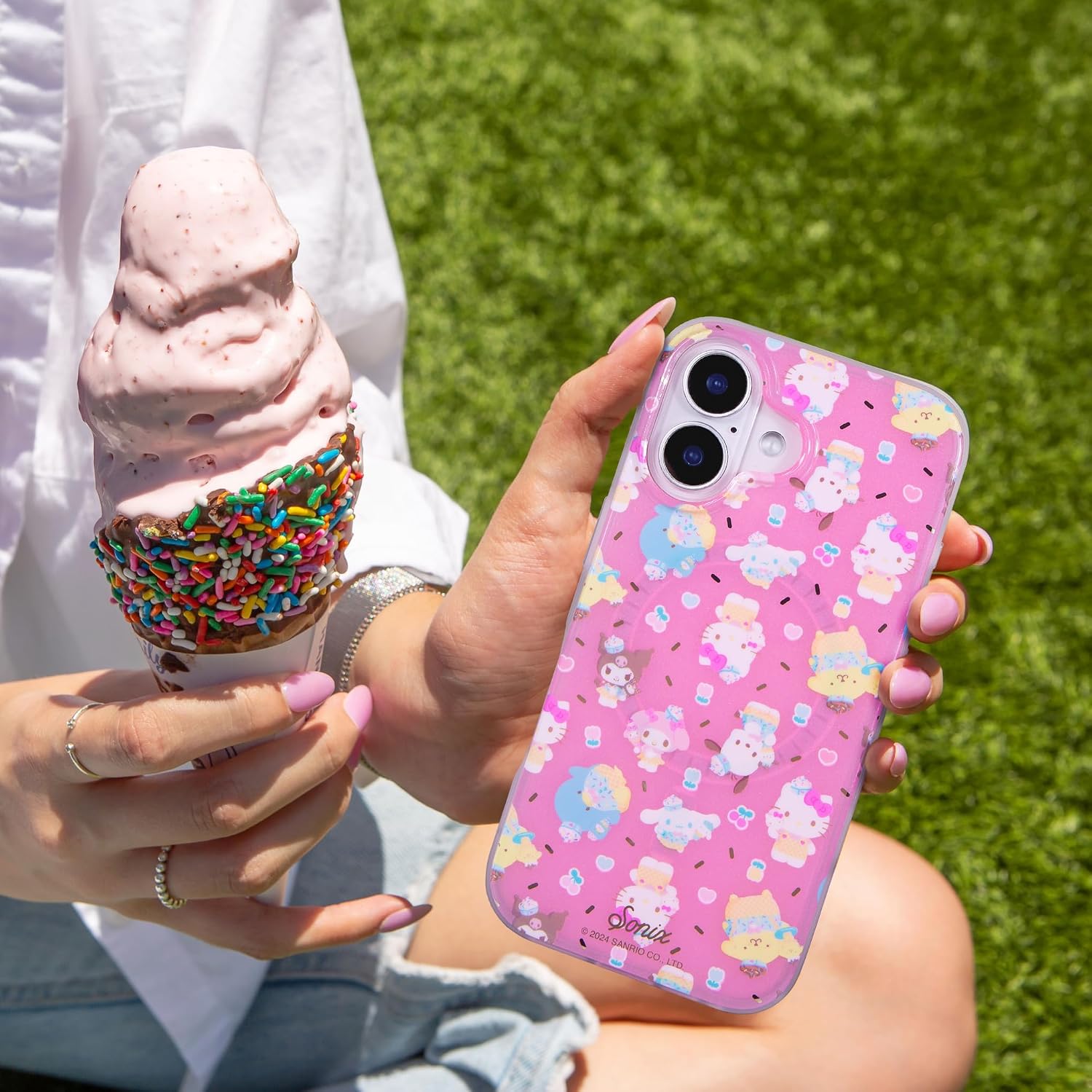 Detalle de Sonix x Sanrio Case iPhone 16 Pro Max MagSafe 10ft