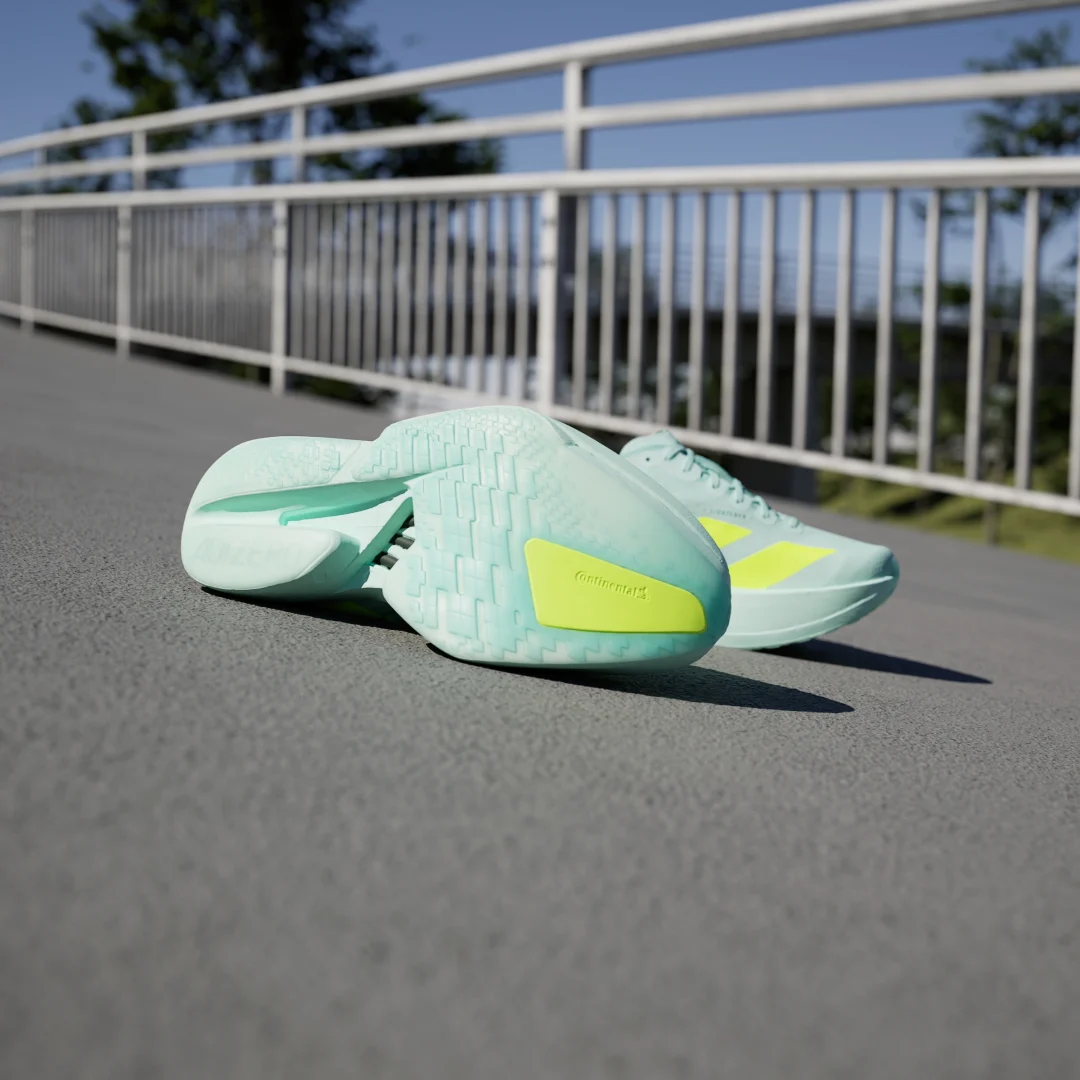 Detalle de Adizero Adios Pro 4 de Adidas — Zapatilla turquesa para correr con criterio