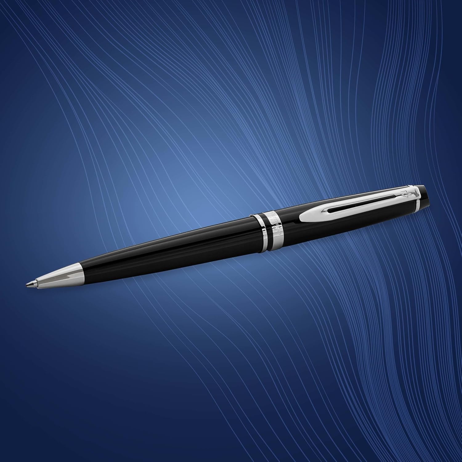 Detalle de Waterman Expert kulspetspenna med mediumspets, blått bläck och svart lack