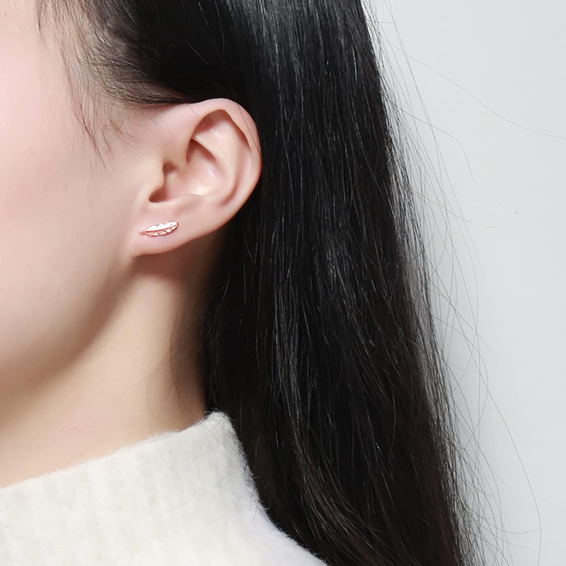 Detalle 2 de SLUYNZ 925 Sterling Silver Feather Stud Earrings – Tiny Minimalist Leaf Design