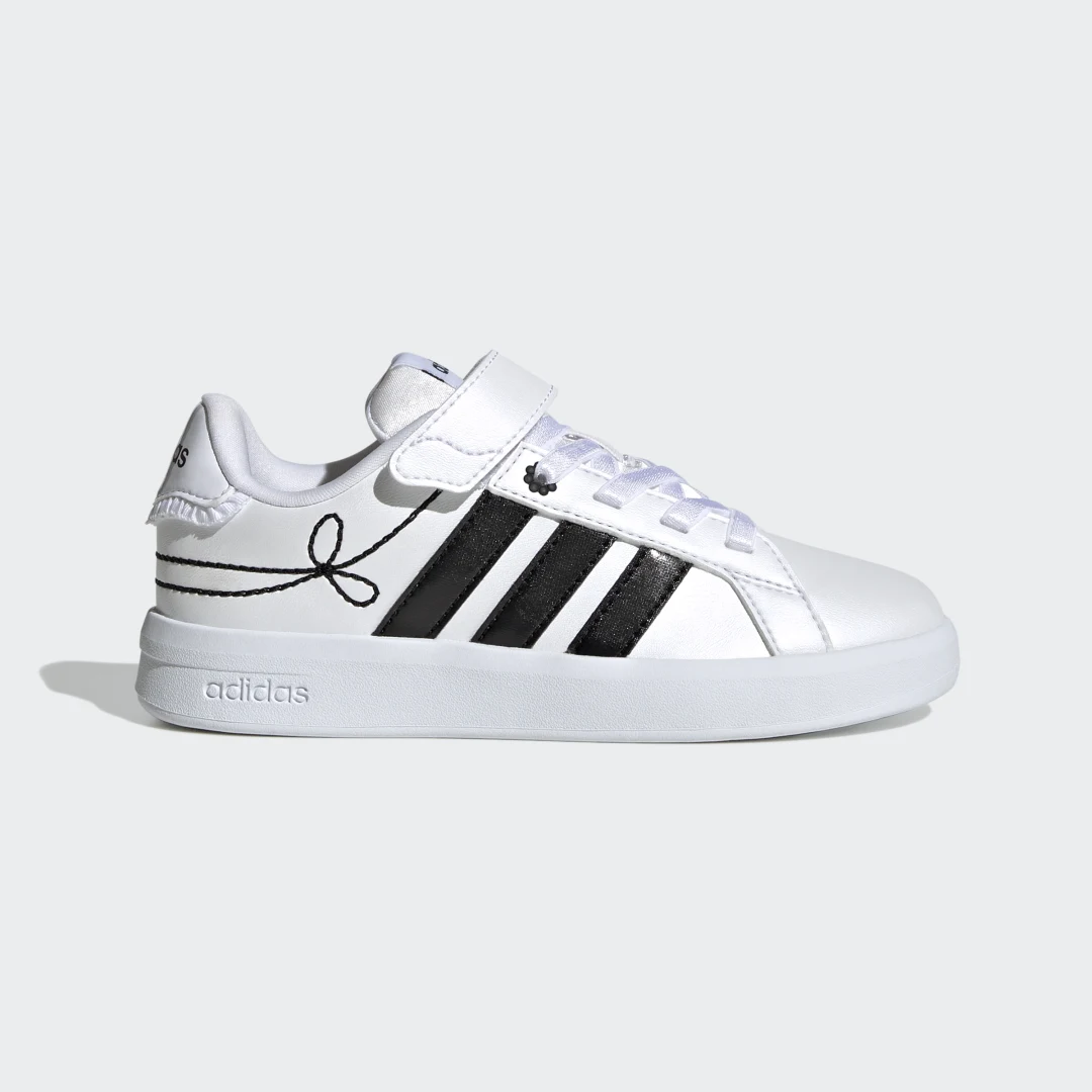 Detalle de Zapatilla Grand Court 3.0 de Adidas: estilo clásico para uso diario