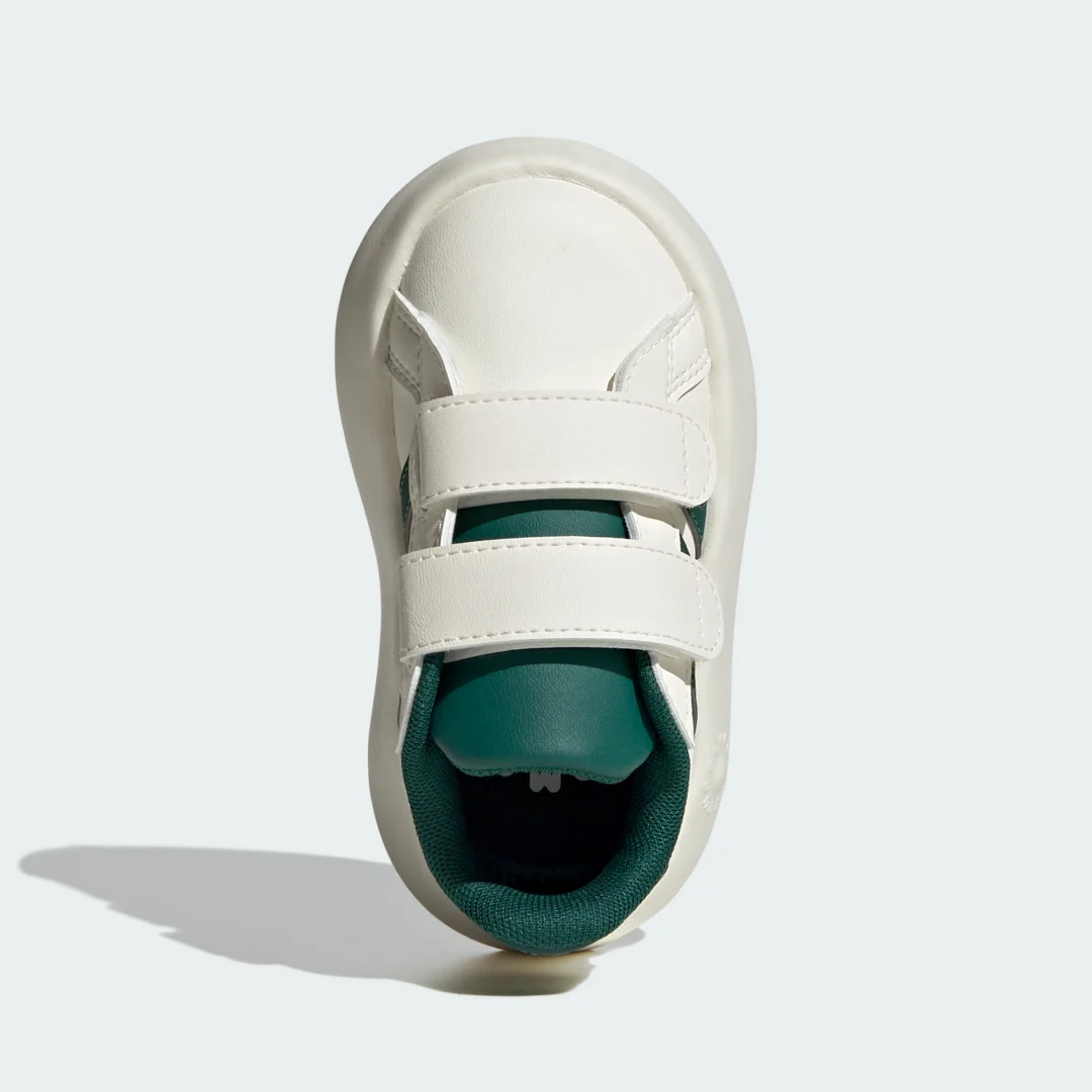 Detalle de Zapatilla Grand Court 2.0 Bebé de Adidas – cómodo calzado en blanco para primeros pasos