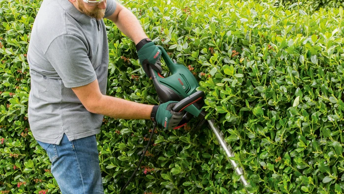 Thumbnail 7 de Bosch UniversalHedgeCut 50 – kabellose Präzision für mittelgroße Hecken