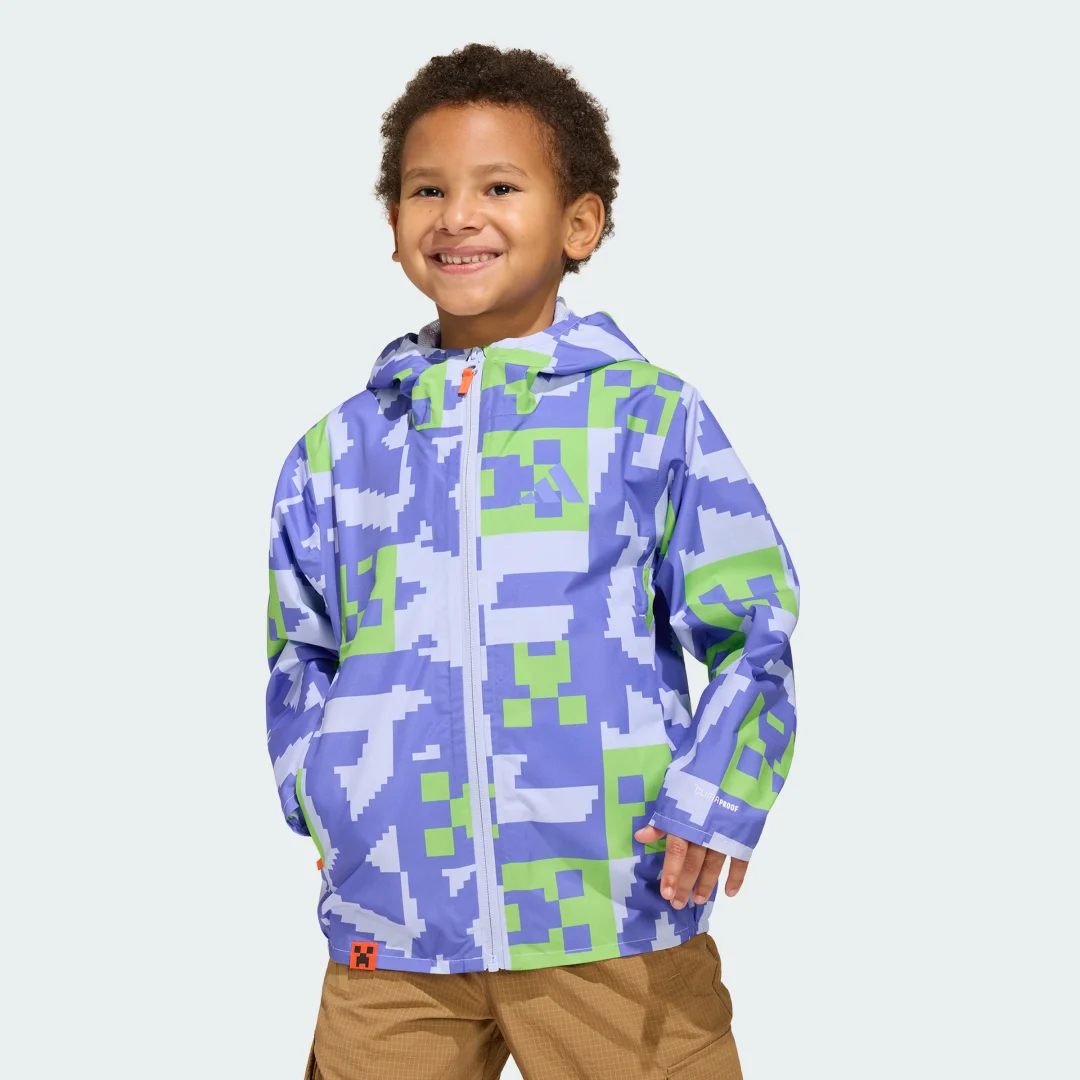 Detalle de Chubasquero Adidas Minecraft Terrex Climaproof de dos capas – color violeta