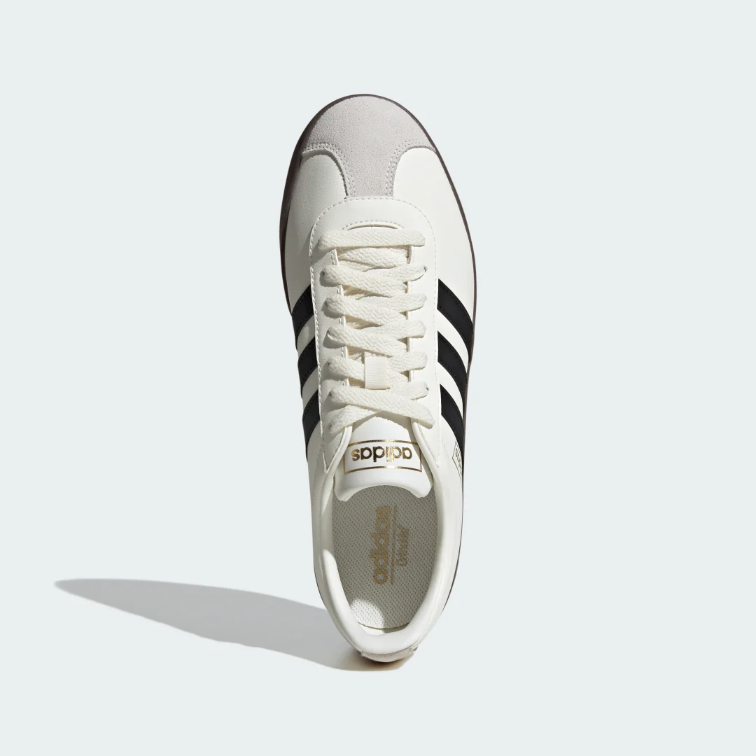 Detalle 2 de VL Court Classic Shoes de Adidas: zapatillas blancas para estilizar el día a día