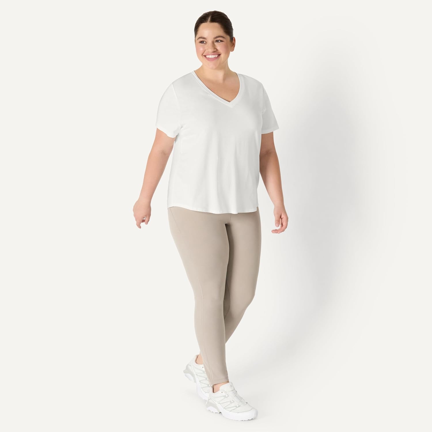 Thumbnail 6 de Amazon Essentials Damen Active Soft Cotton Yoga-Workout-T-Shirt (Relaxed Fit) mit V-Ausschnitt