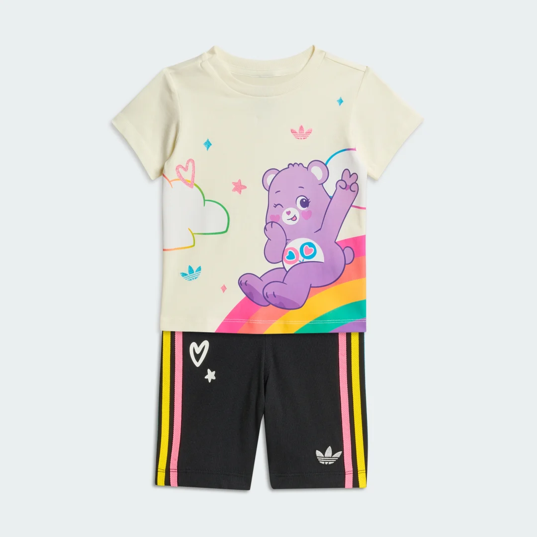 Detalle de Conjunto Adidas Care Bears: Camiseta y pantalón corto en blanco