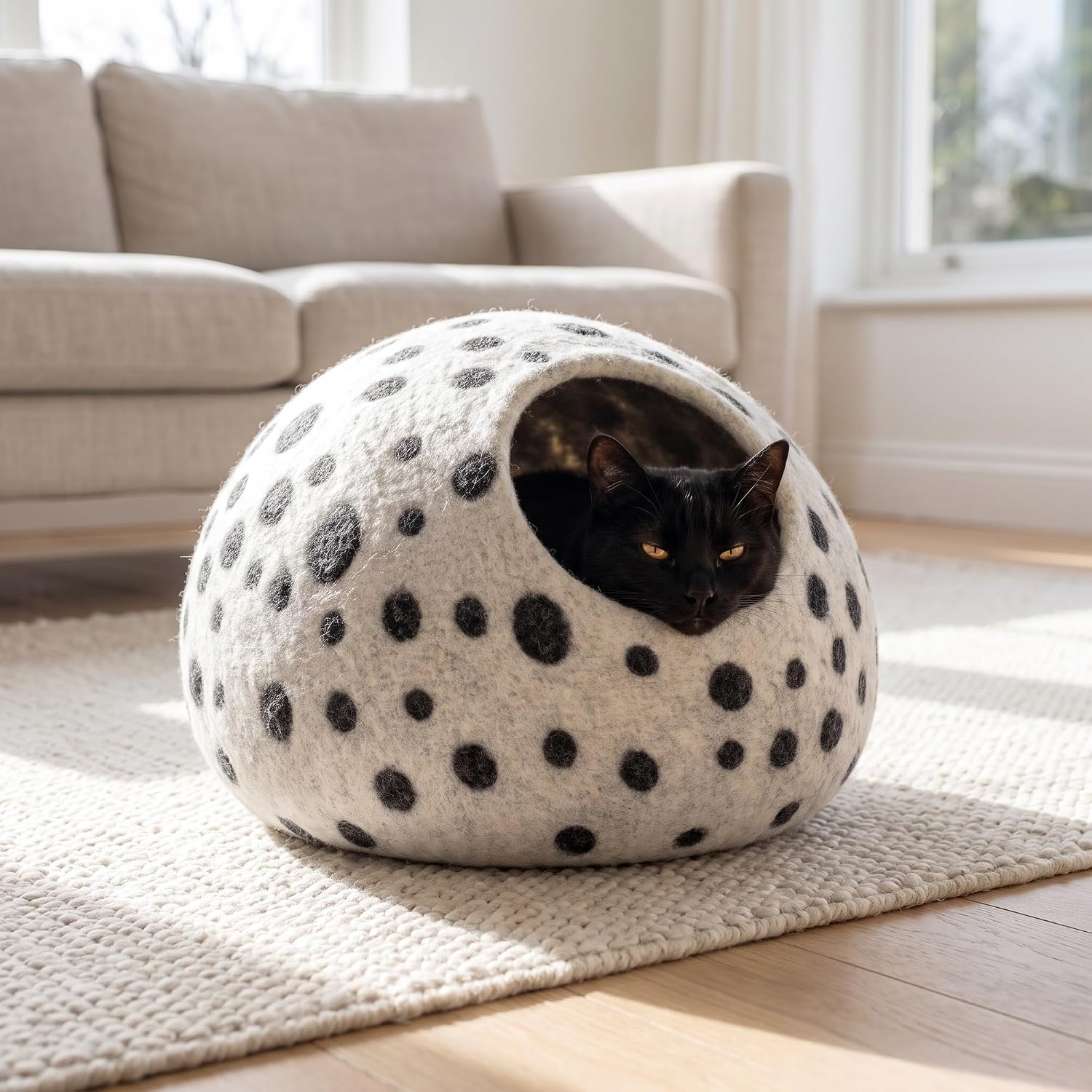 Detalle 2 de Woolygon Merino Wool Cat Cave, Foldable Hand-Felted Hideaway Pod