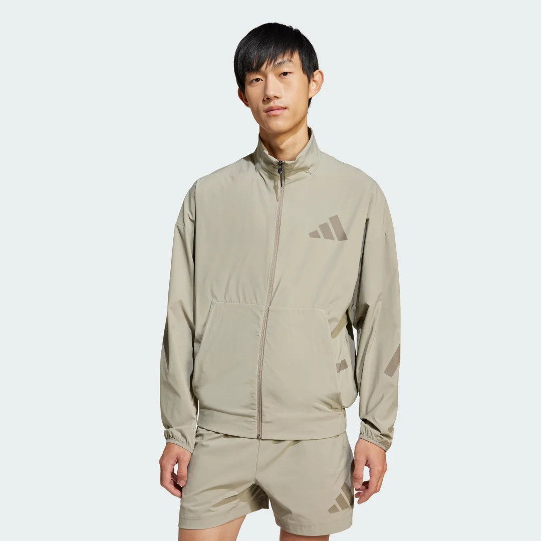 Detalle de Chaqueta adidas Z.N.E. Woven: estilo cómodo y práctico para el día a día