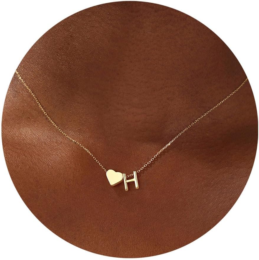 Detalle de TINGN: Collana con cuore e iniziali in ottone placcato oro 14k – regalo personalizzato