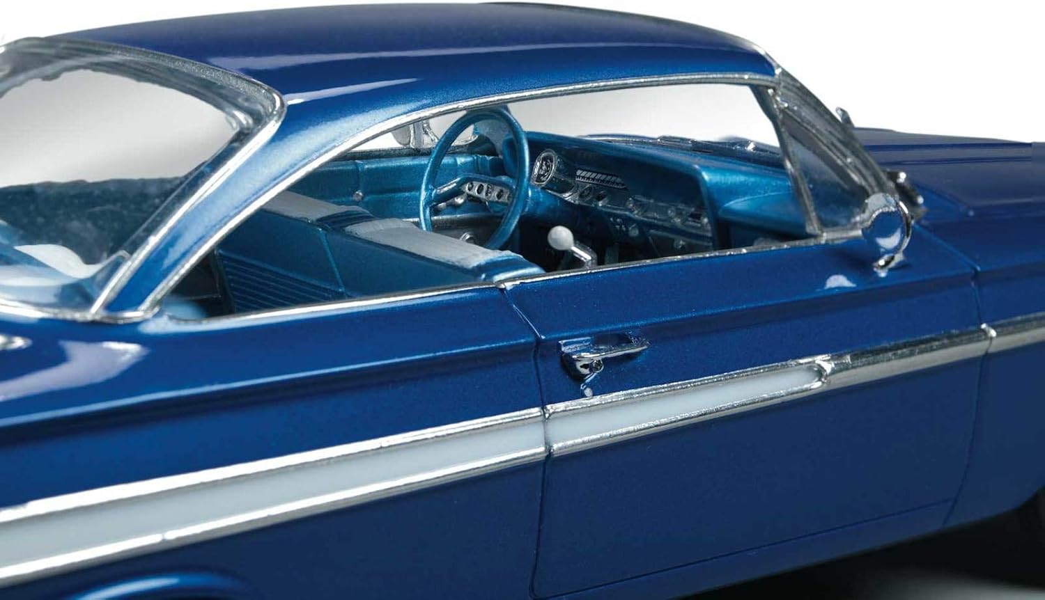 Detalle 2 de プラッツ AMT1013 1/25 1961 シボレー インパラSS プラモデルキット