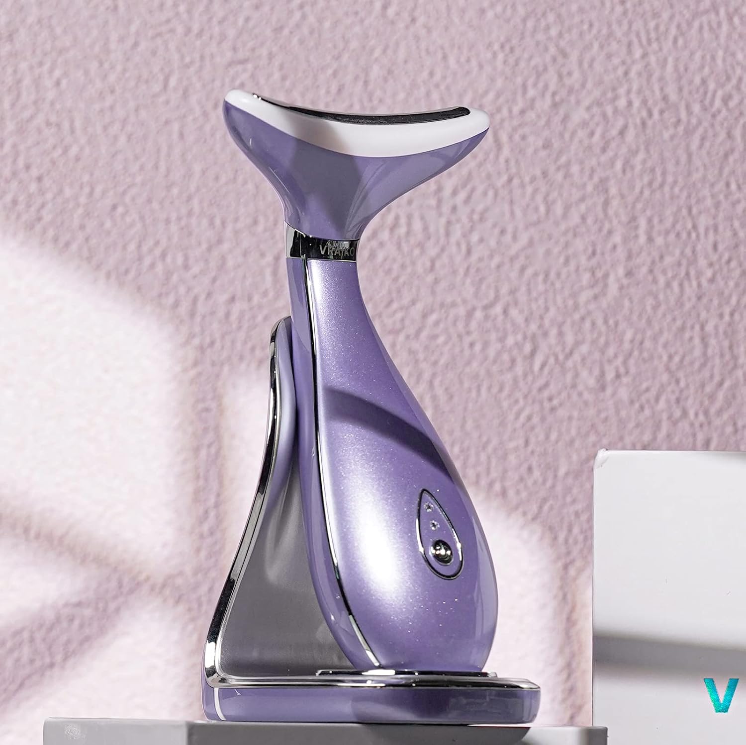 Detalle 2 de VRAIKO LILY Massaggiatore viso-collo: 3 modalità di ringiovanimento con vibrazione e LED termico