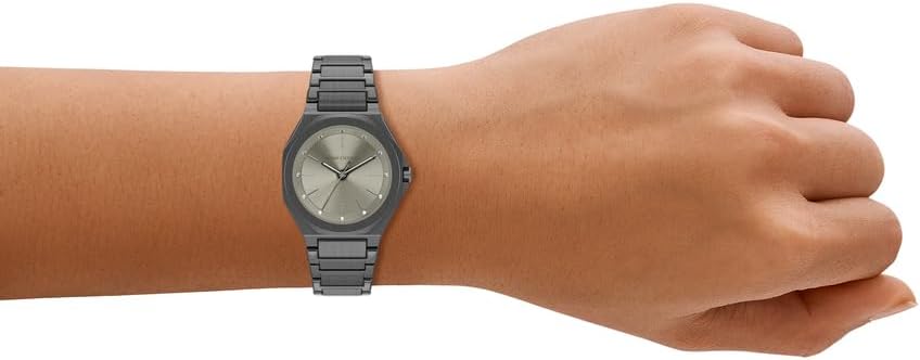 Detalle 2 de Armani Exchange Damenuhr – Quarz, 34 mm Gehäuse, Edelstahl- oder Lederarmband
