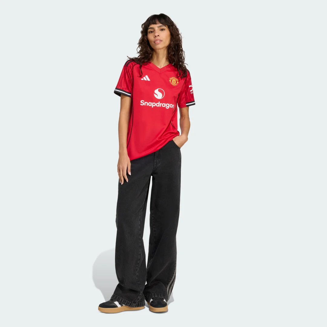 Detalle de Camiseta primera equipación Manchester United 25/26 de Adidas
