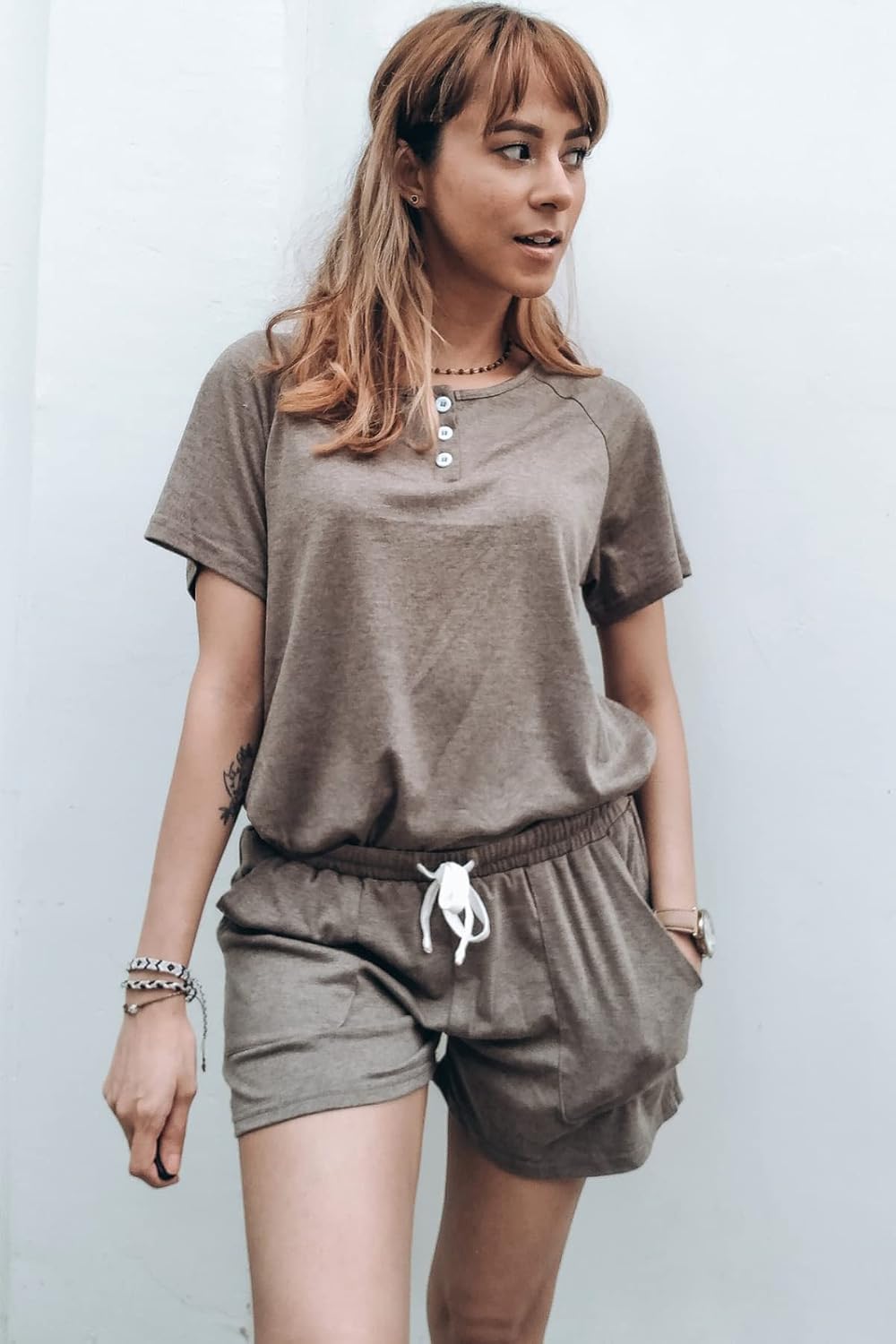 Detalle de WIHOLL Two-Piece Lounge Set for Women: Button-Down Top and Drawstring Shorts