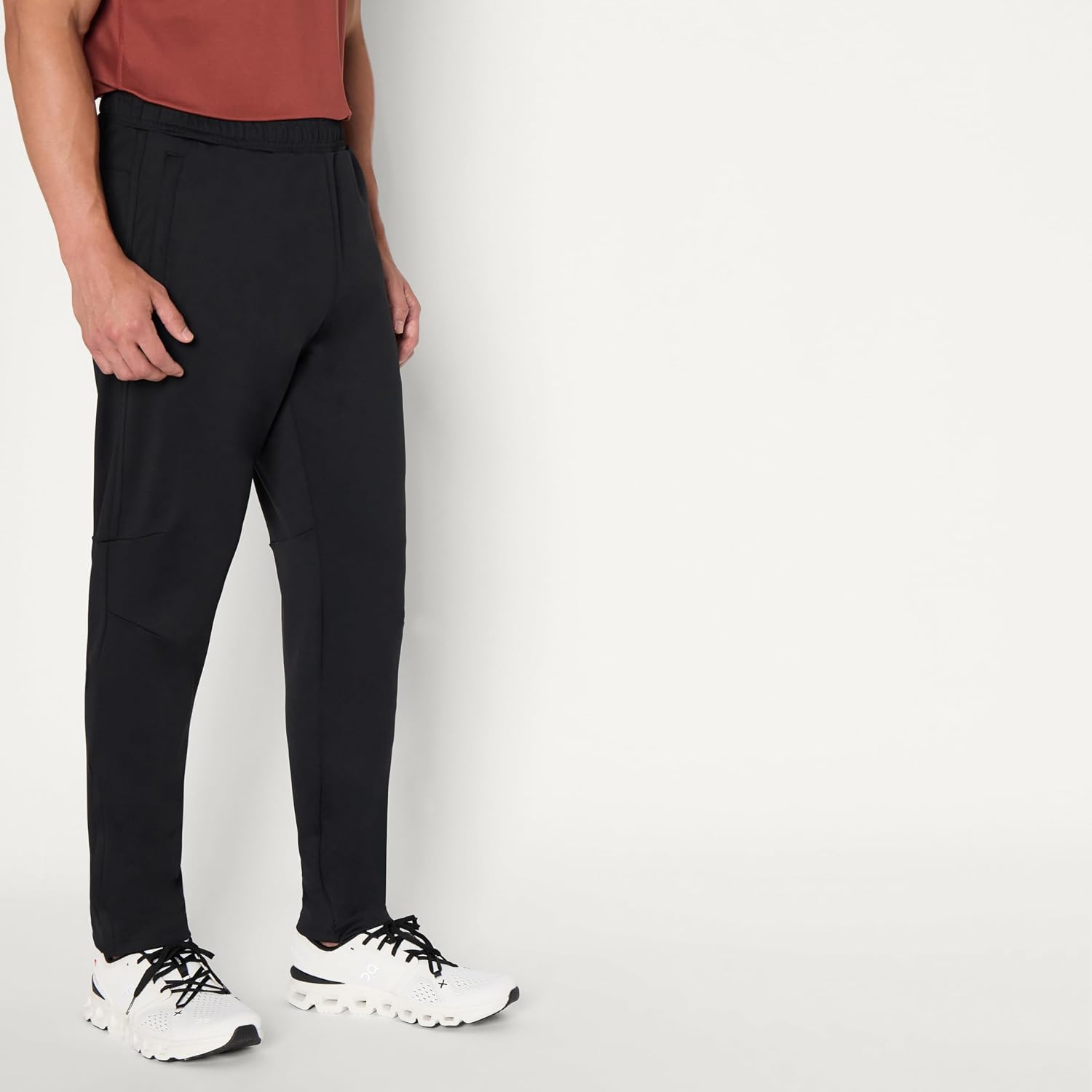 Detalle 2 de Amazon Essentials Men's Performance Stretch Training Jogger Trouser