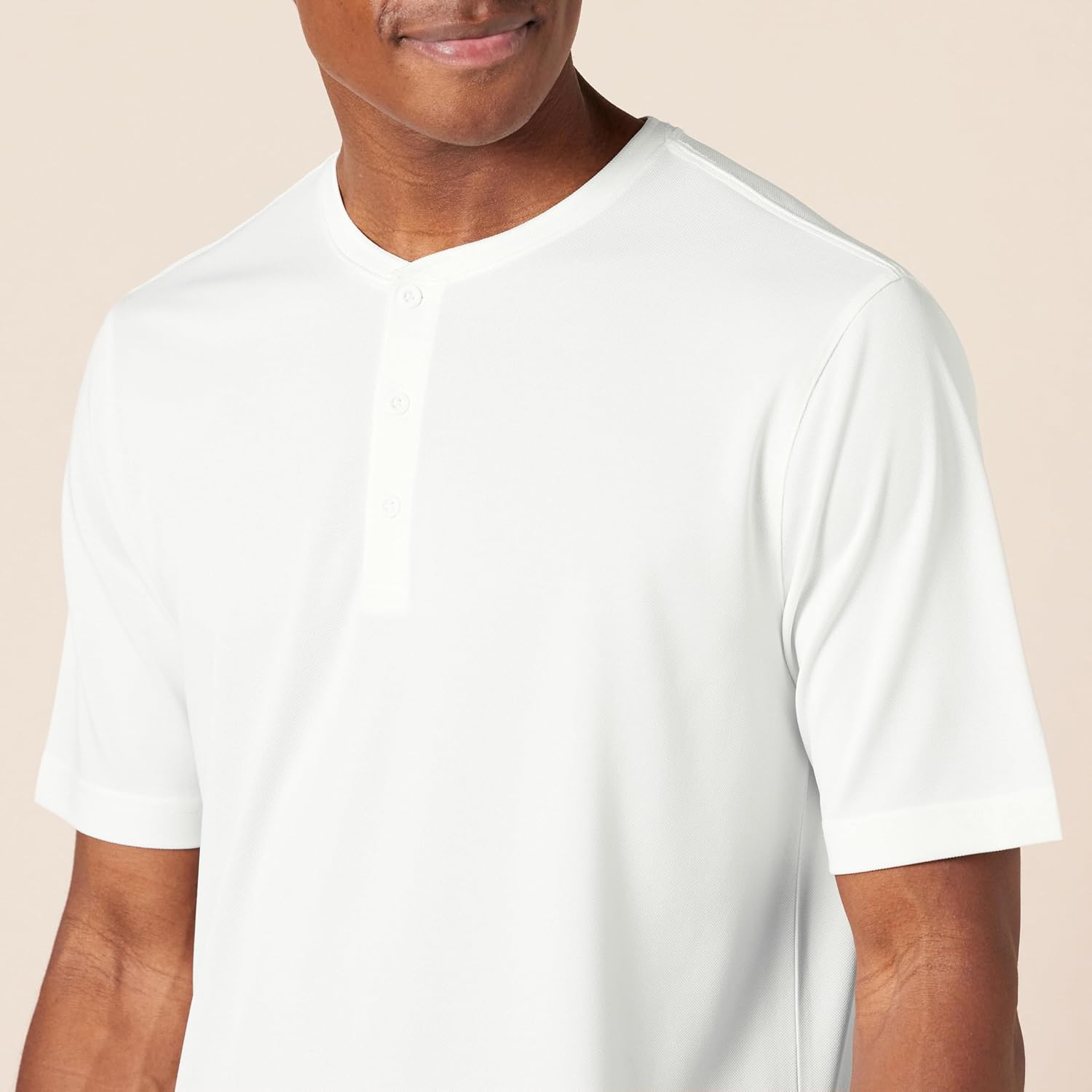 Thumbnail 2 de Amazon Essentials Men’s Regular-Fit Quick-Dry Jersey Henley T-Shirt (Short Sleeve)