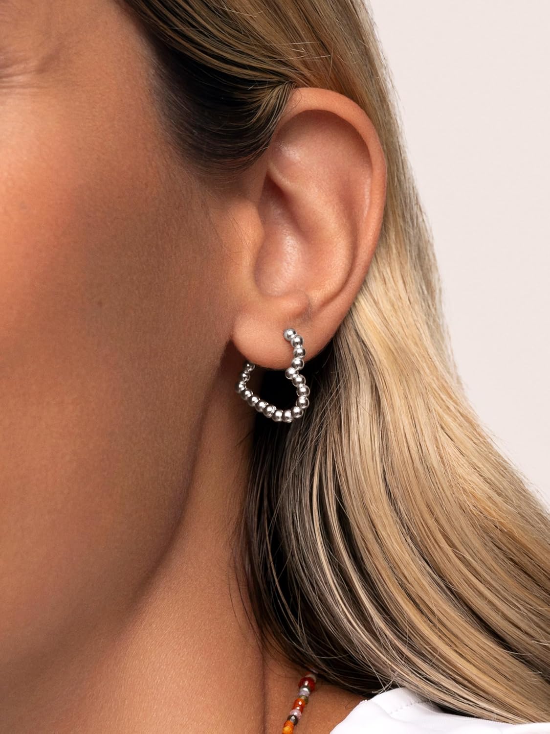 Detalle 2 de SINGULARU Cora Dots pendientes 17 mm 💍