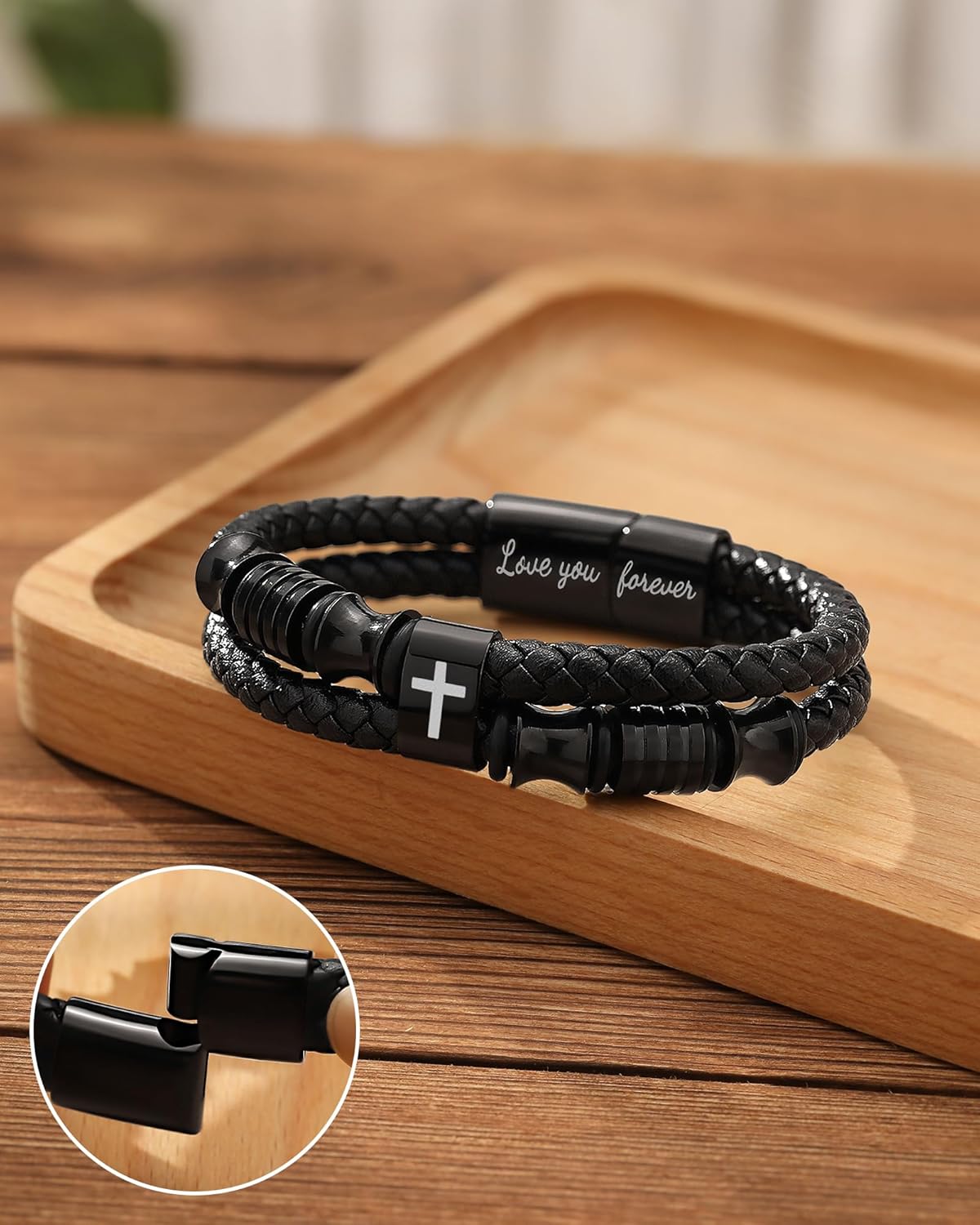 Detalle de Cross leather bracelet gift for boys