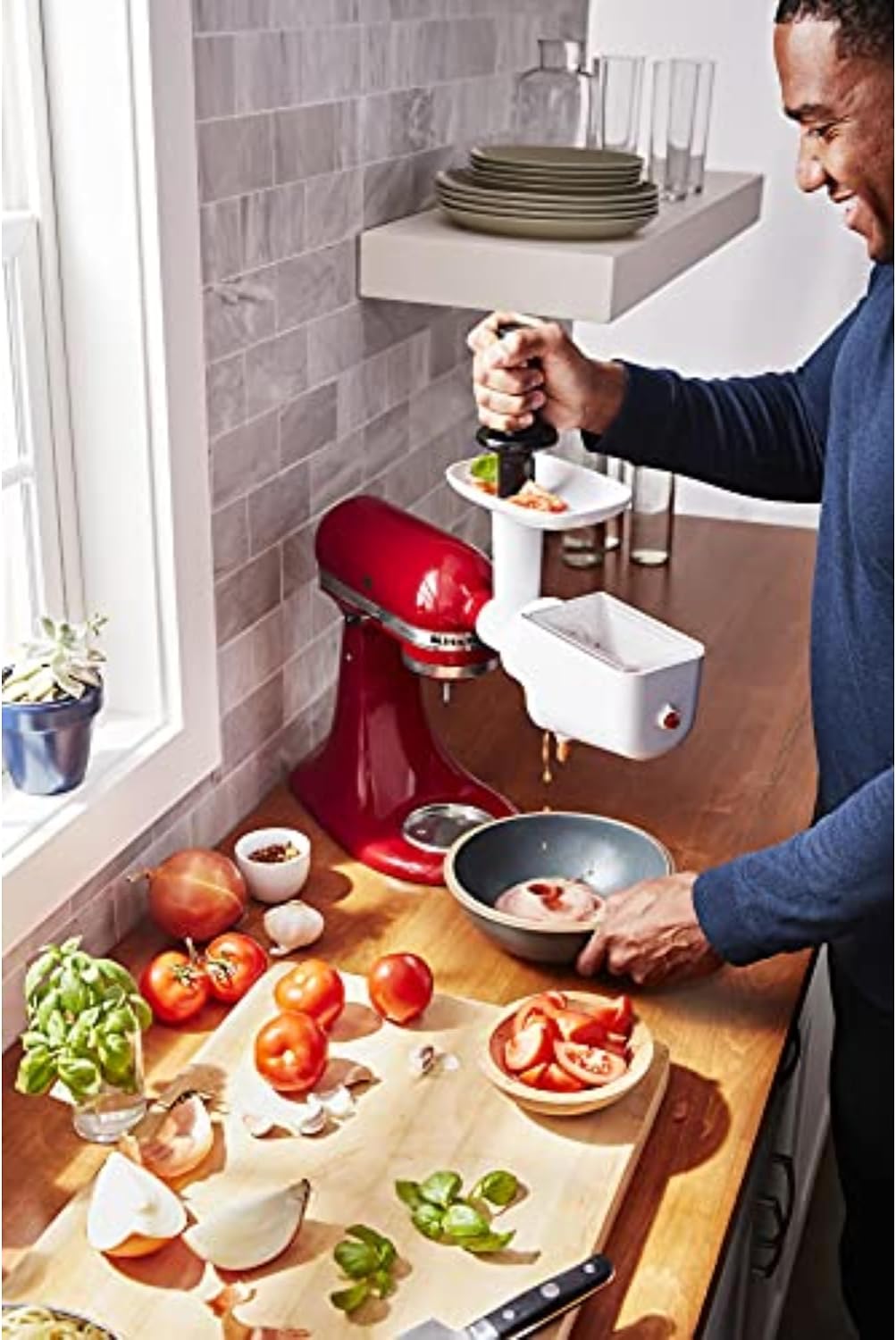 Detalle de KitchenAid Fruit and Vegetable Strainer Attachment KSMFVSP