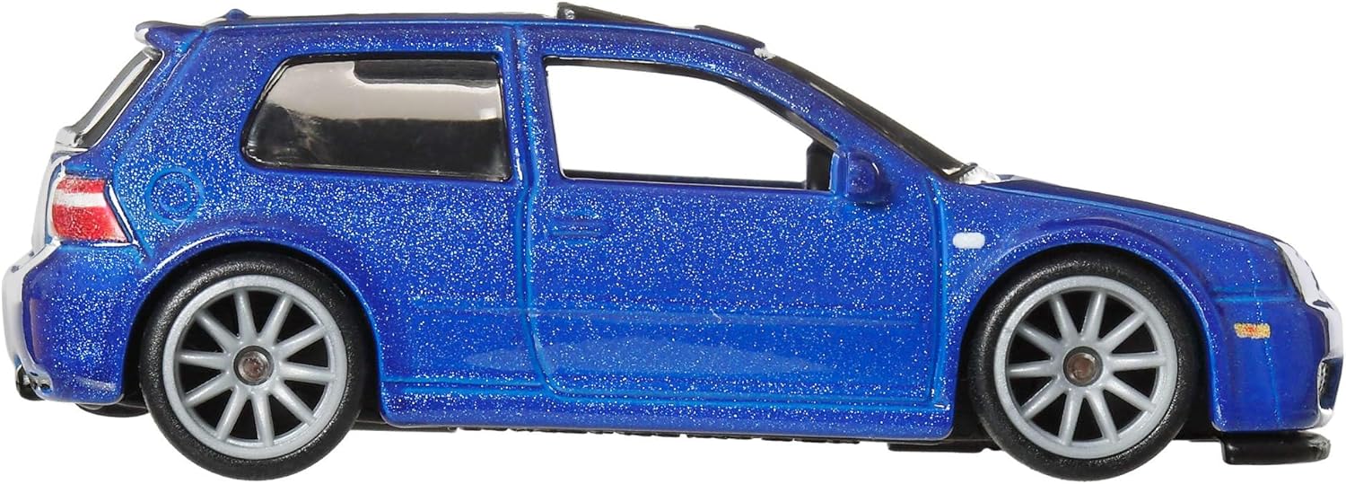 Detalle de Hot Wheels Premium Car Culture 2-Pack: 2004 Volkswagen Golf R32 & MK7 (1:64) with Real Riders