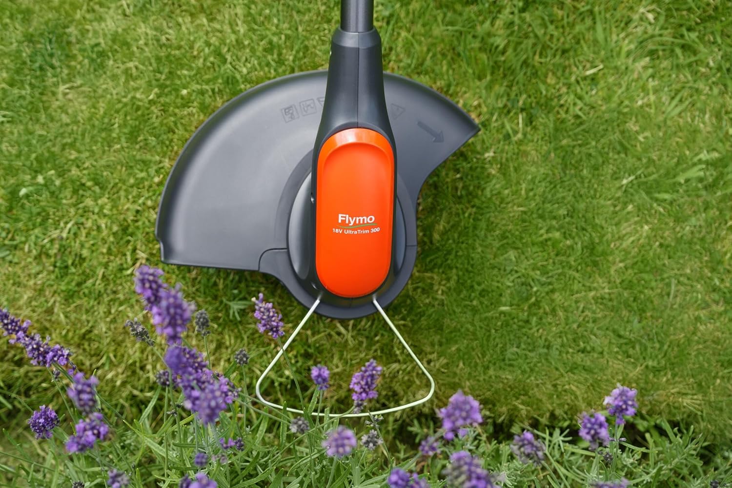 Thumbnail 2 de Flymo 18V UltraTrim 300 Cordless Grass Trimmer with 30cm cutting width and adjustable handle