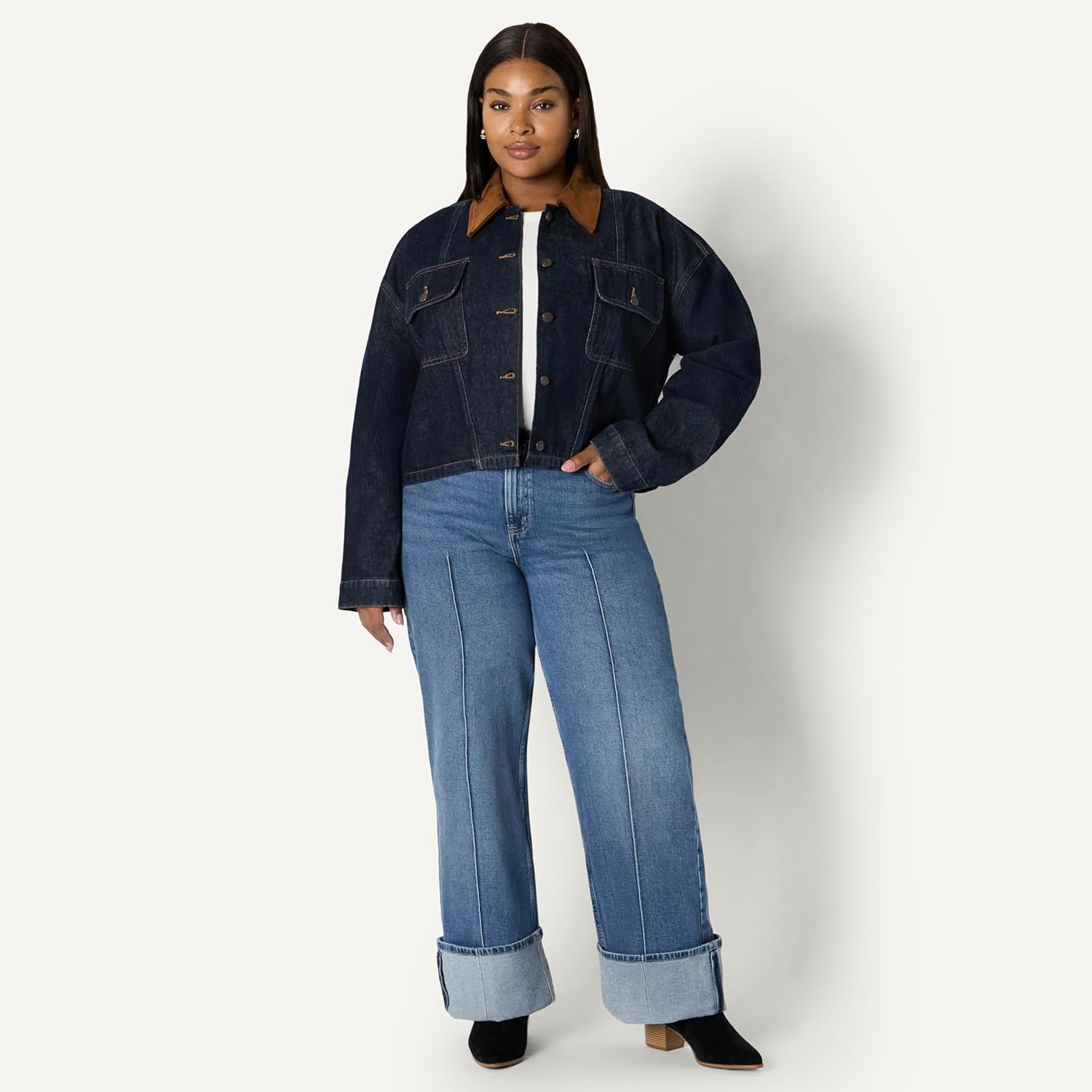 Thumbnail 6 de Amazon Essentials Women's Oversized-Fit Cropped Denim Jacket with Contrast Corduroy Collar