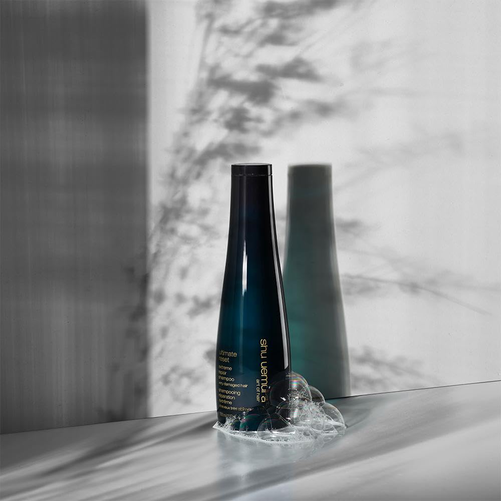 Detalle 2 de Shu Uemura Ultimate Reset Extreme Repair Shampoo – Für strapaziertes Haar