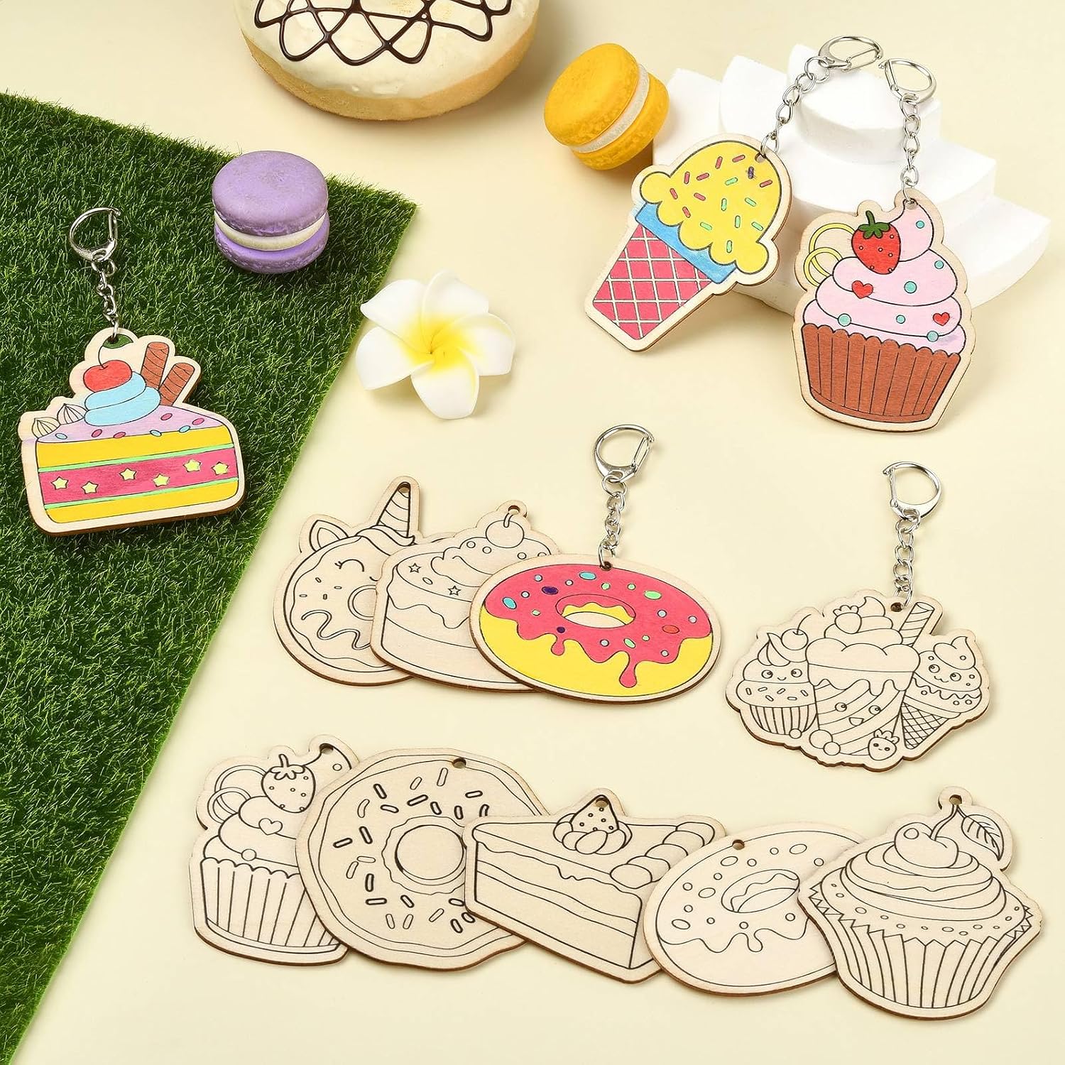 Detalle 1 de LiQunSweet Wooden Keychains, 36-Piece Set