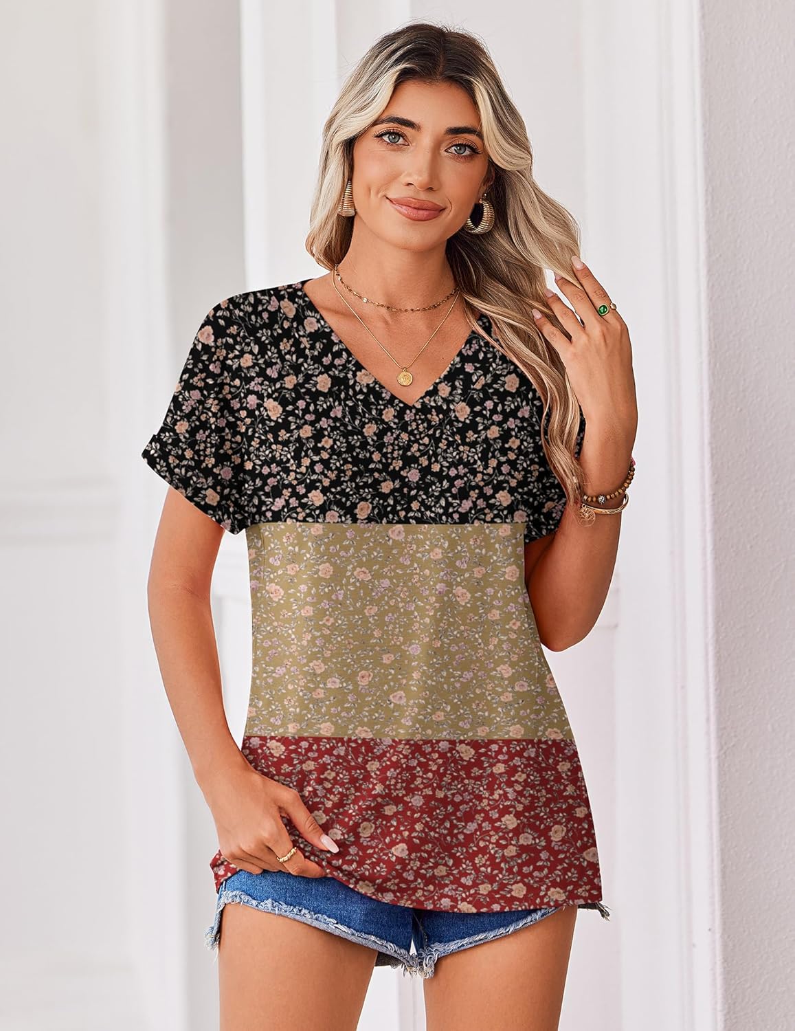 Thumbnail 2 de Zeagoo Women’s Summer Tops Rolled Short Sleeve V-Neck Shirts (Floral Print or Solid)