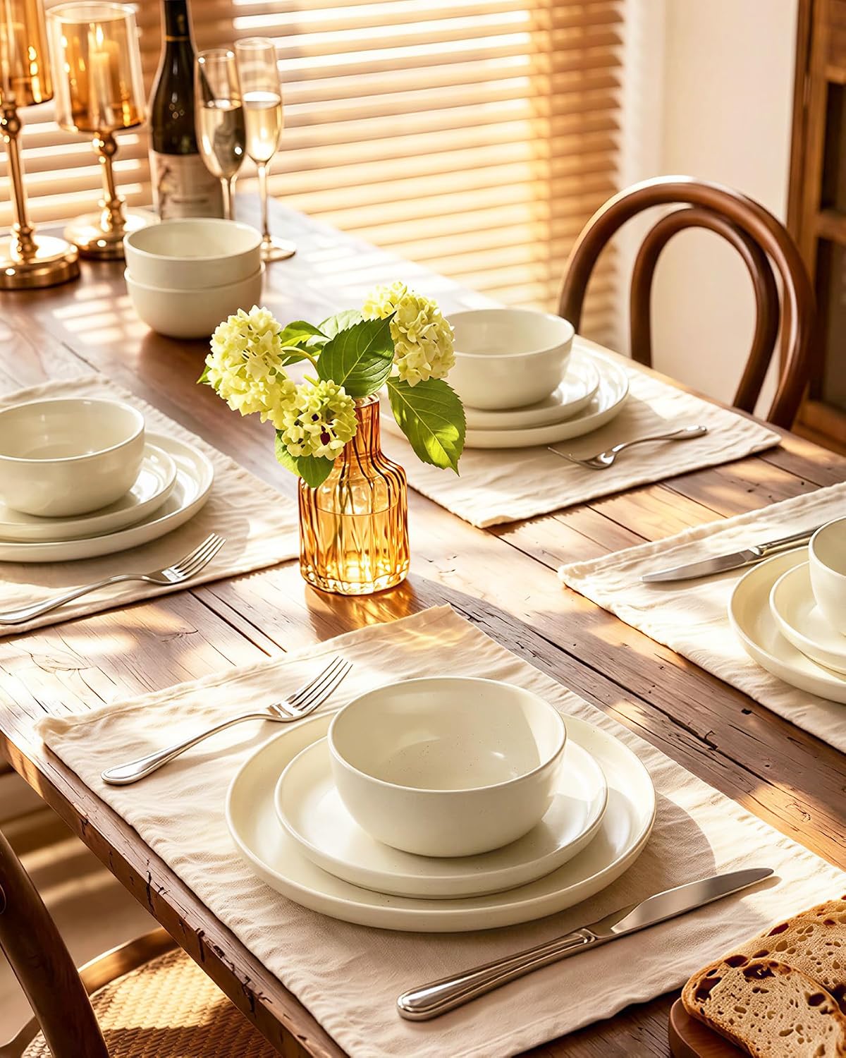 Detalle de Famiware Milkyway Stoneware Dinnerware Set, 16-Piece for Everyday & Formal Dining