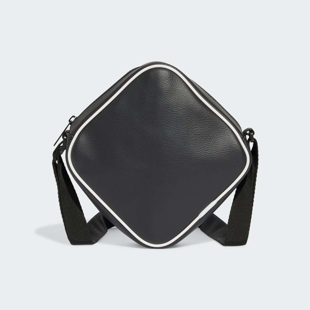 Detalle 2 de Bolso Adidas Adicolor Classic Diamond Negro: estilo clásico con comodidad diaria