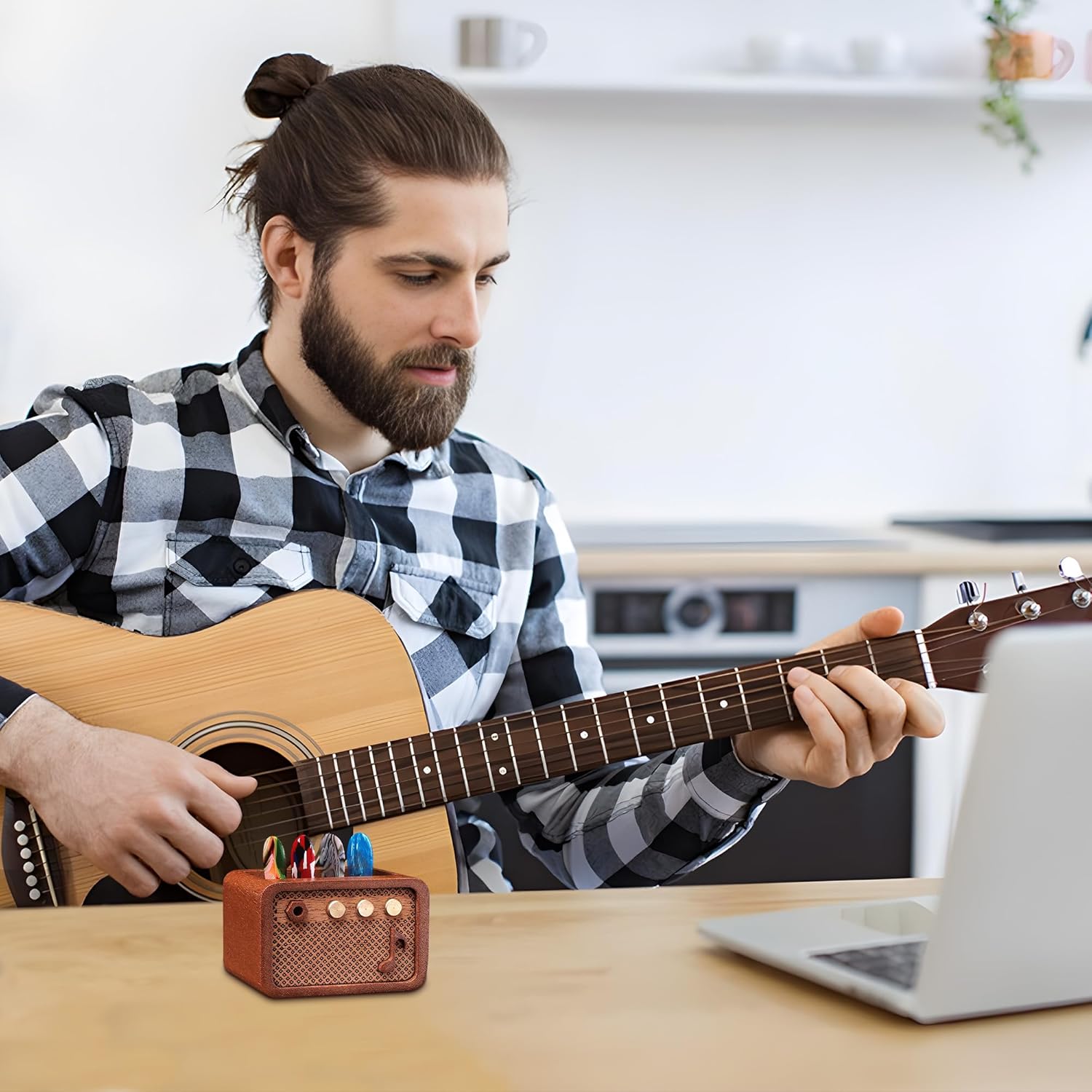 Thumbnail 2 de CoolGift Mart Sapele Wood Guitar Pick Holder (Amp Shaped) – Guitar Accessories for Storage & Display